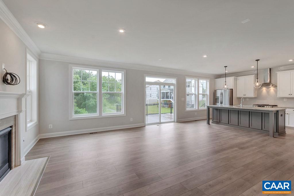 6b Laconia Ln