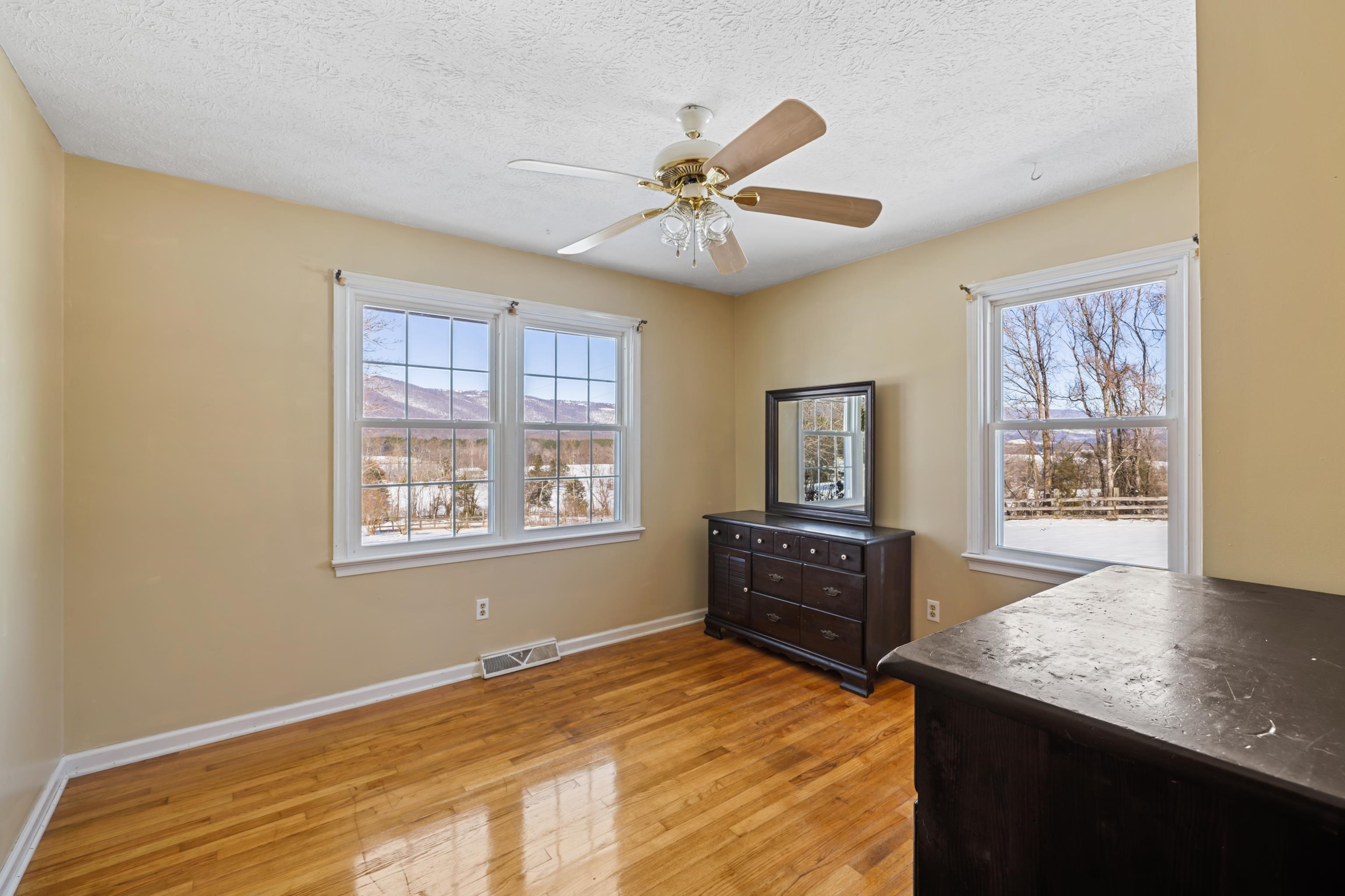453 Glass Hollow Rd