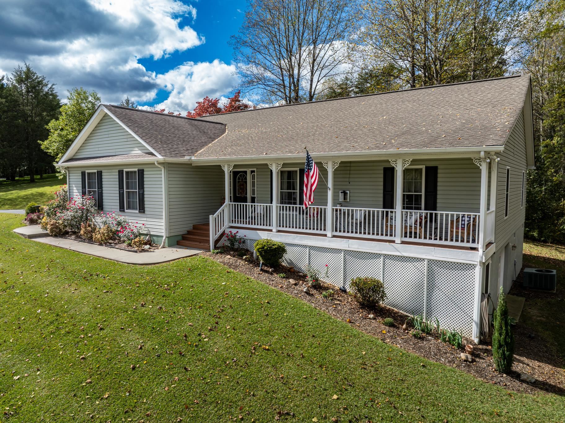 150 Heritage Hill Ln