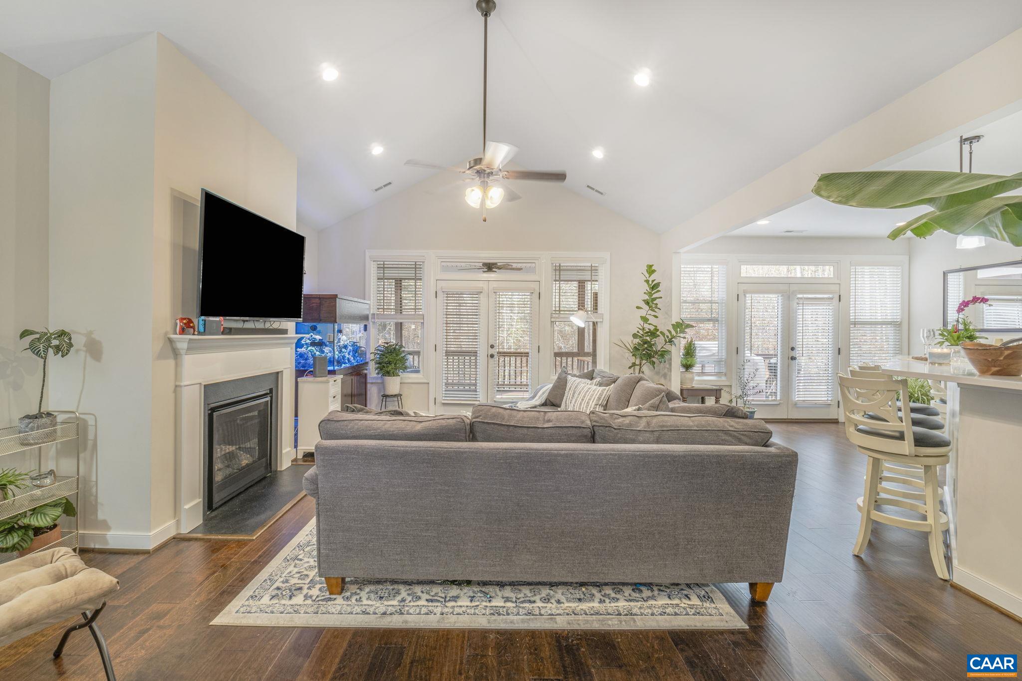 41 Pine Shadow Ct