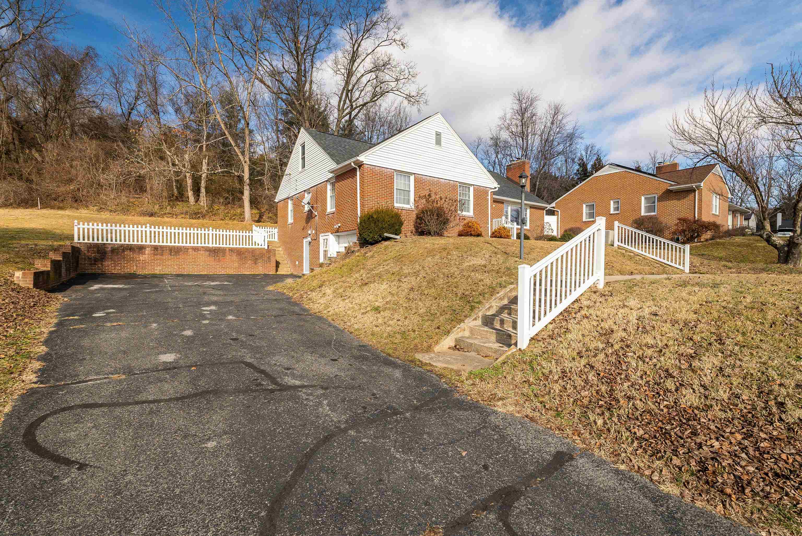 52 Herron St
