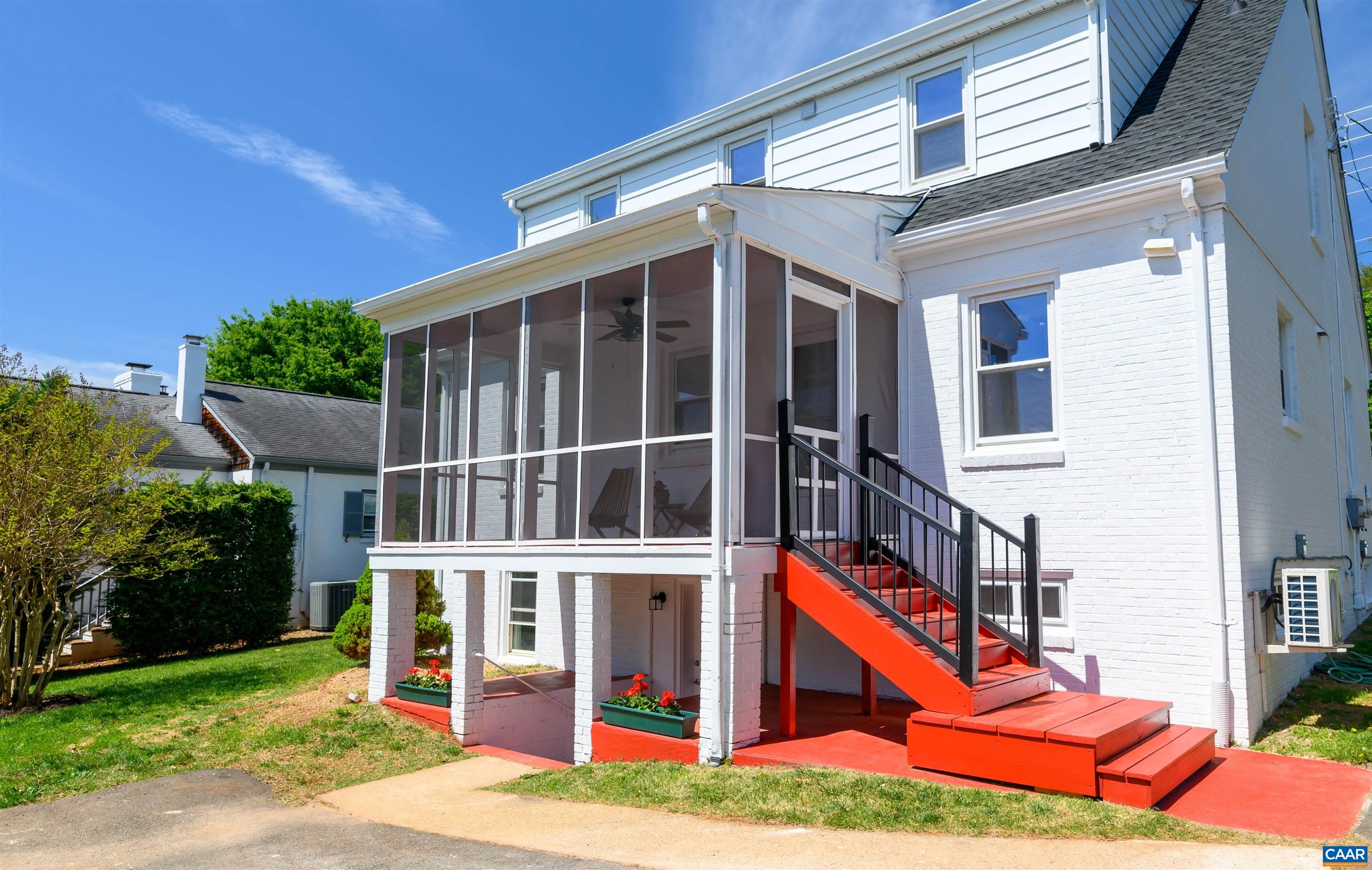 1036 Locust Ave