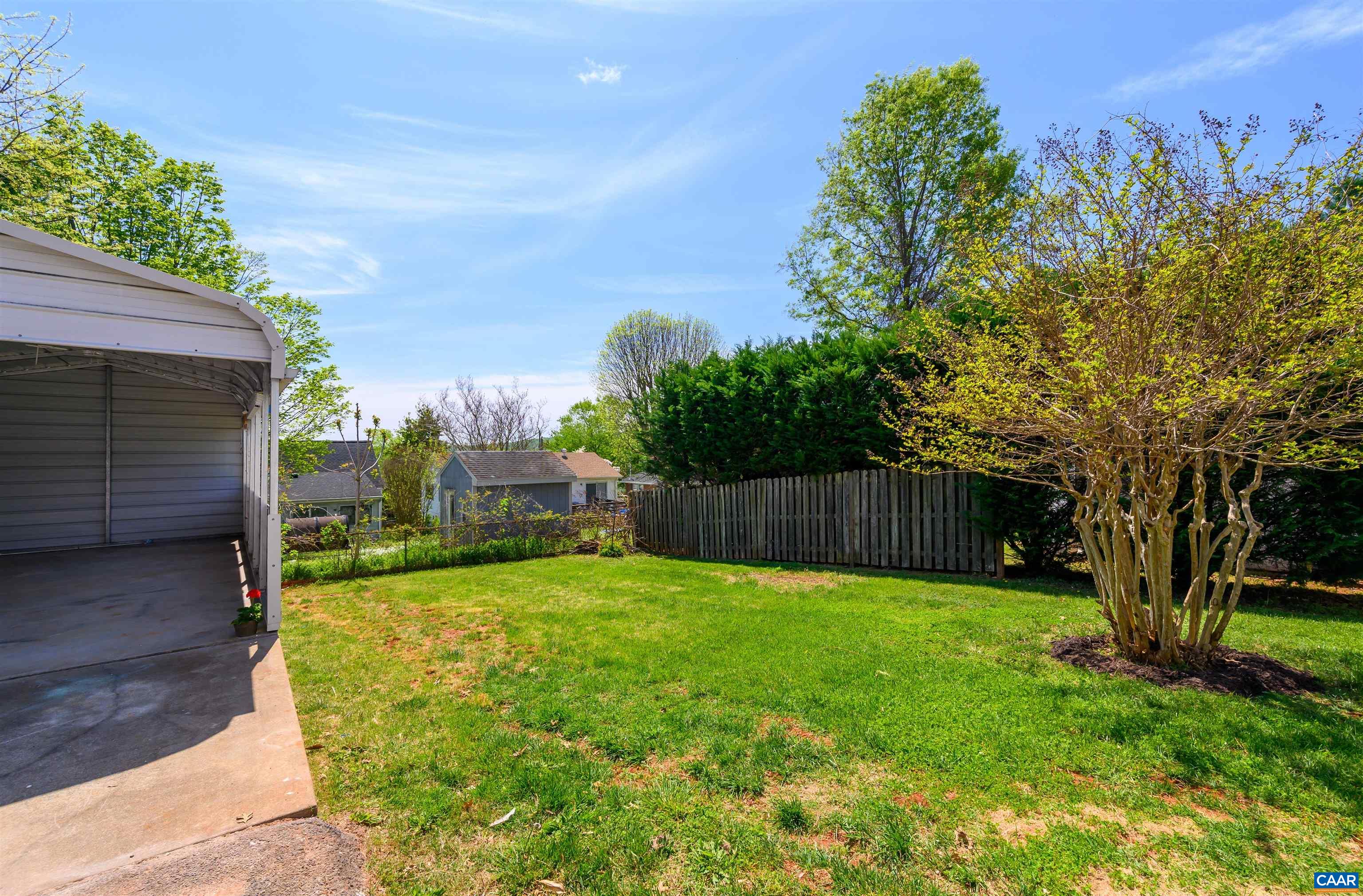 1036 Locust Ave