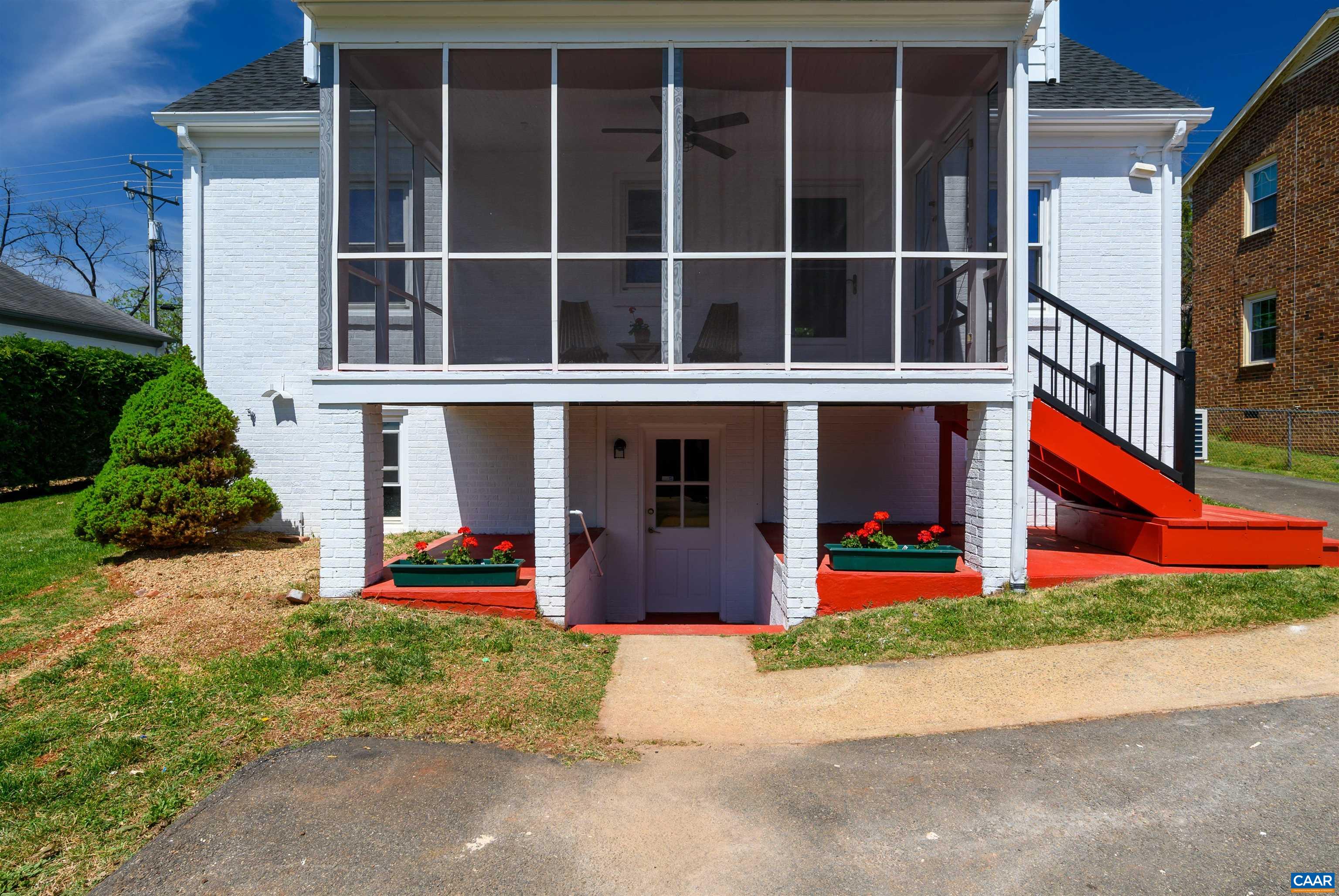 1036 Locust Ave