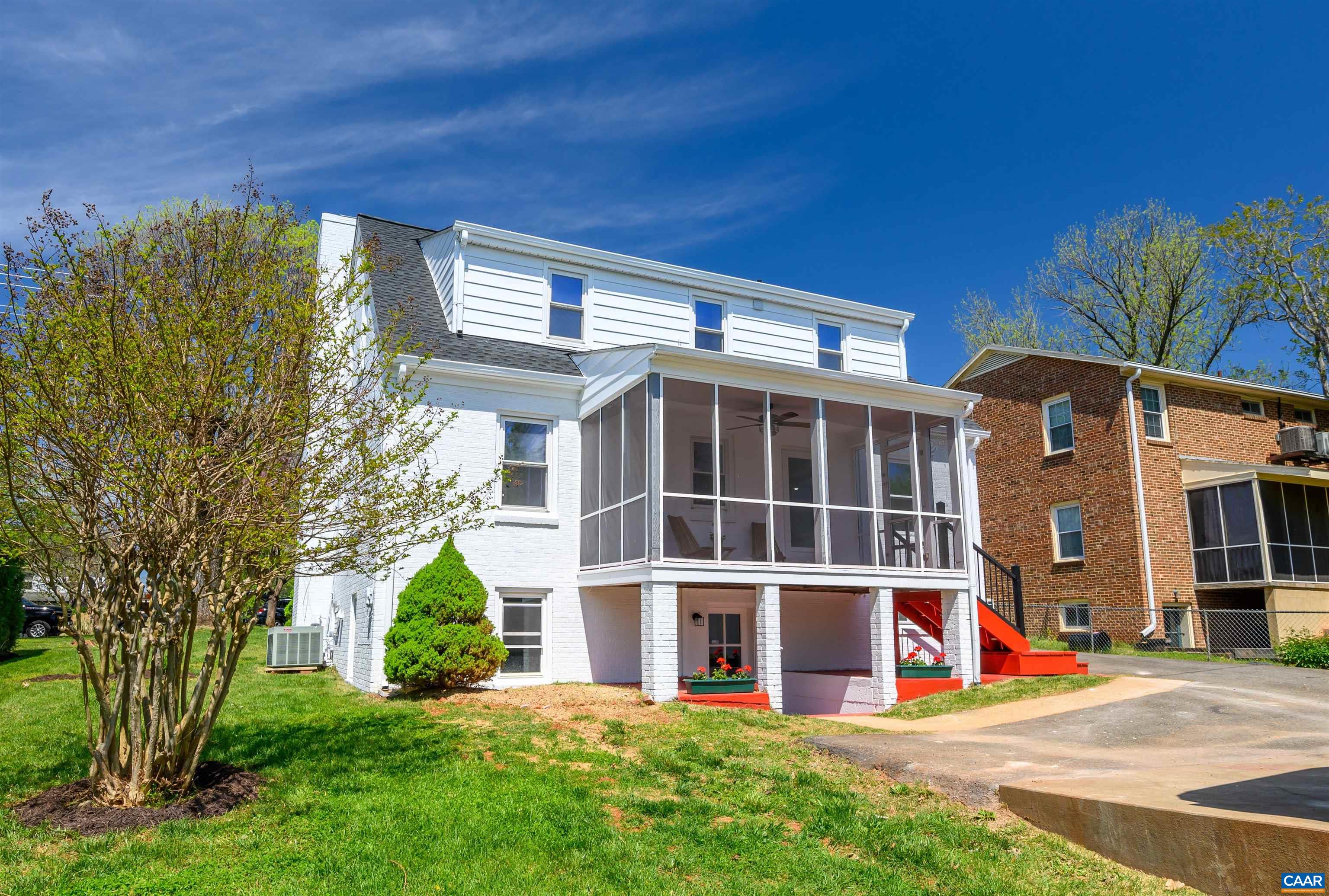 1036 Locust Ave
