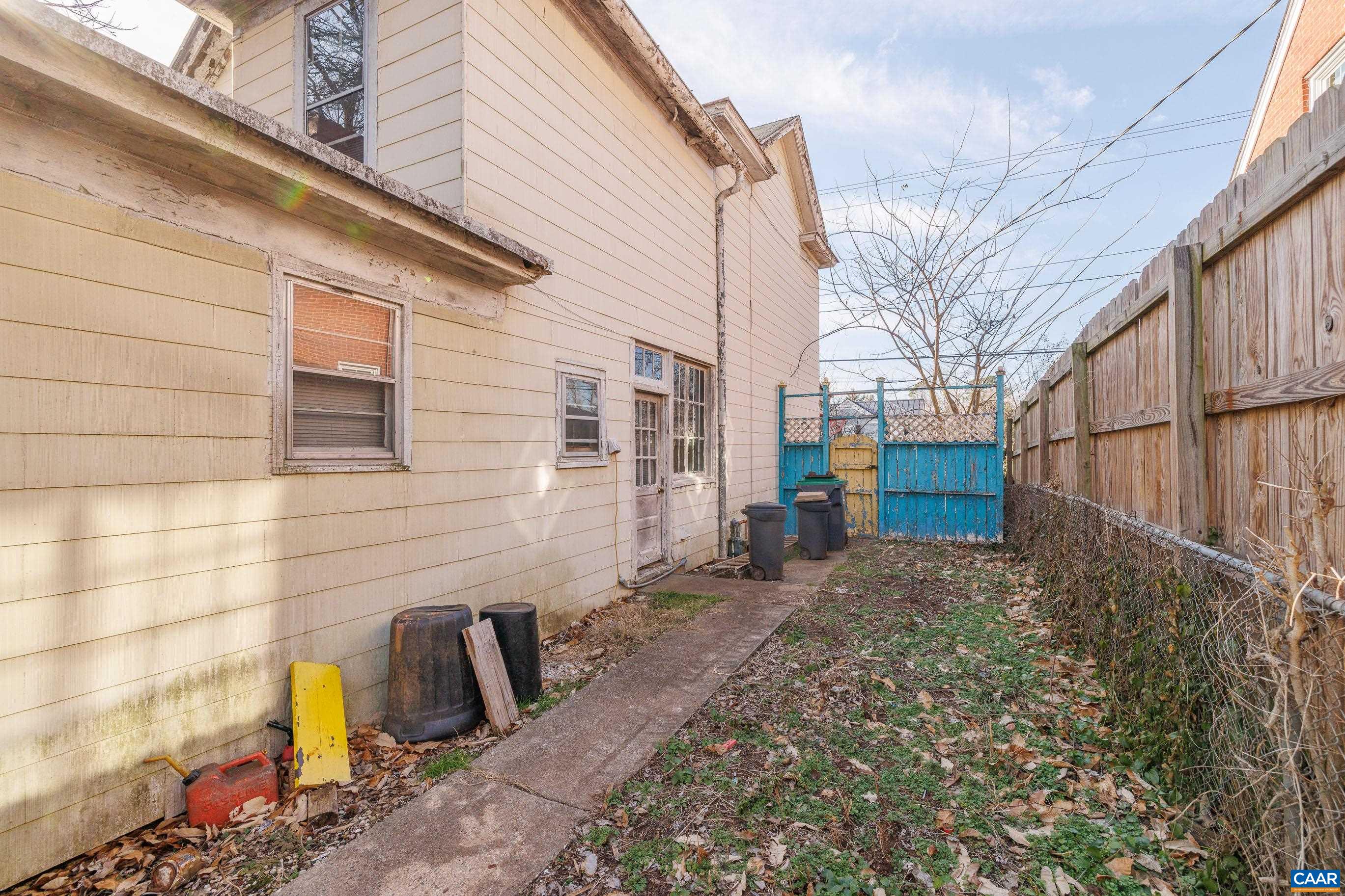 708 Locust Ave