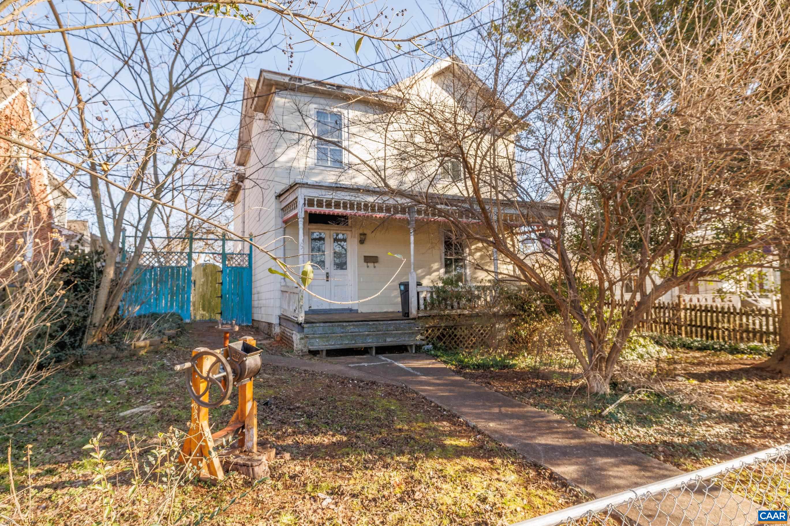 708 Locust Ave