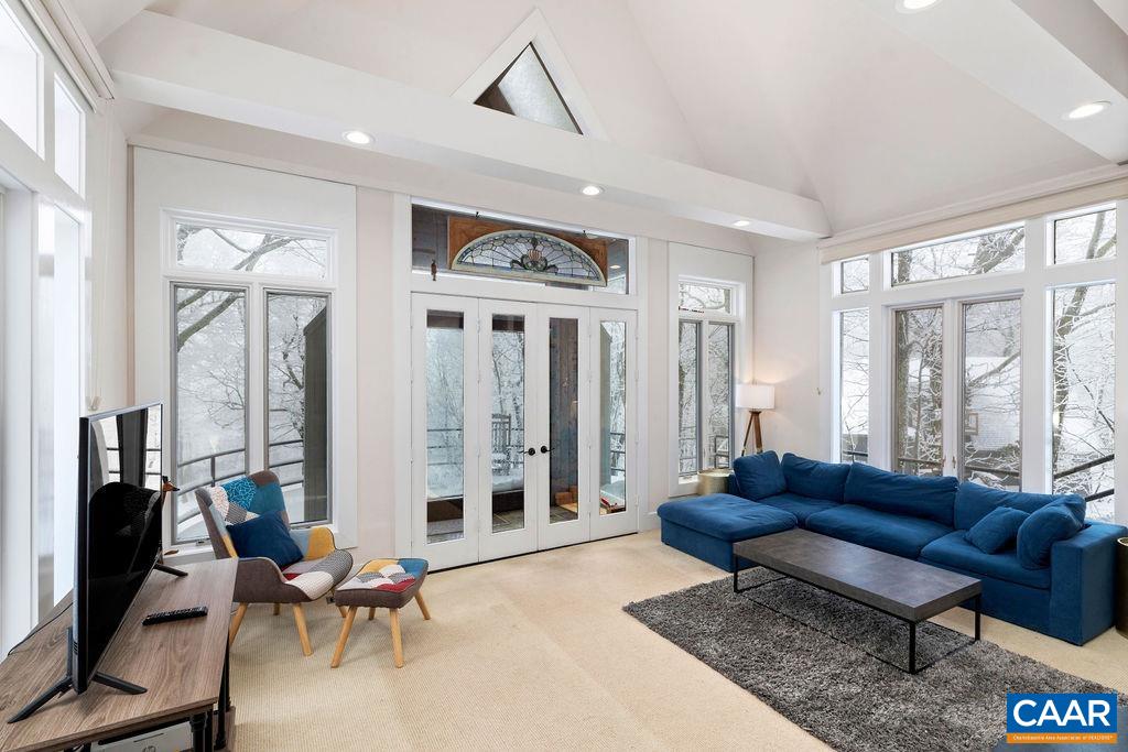 1023 Devils Knob Loop