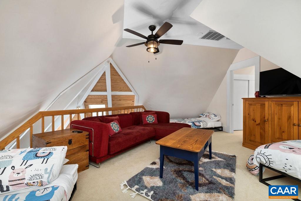 1023 Devils Knob Loop
