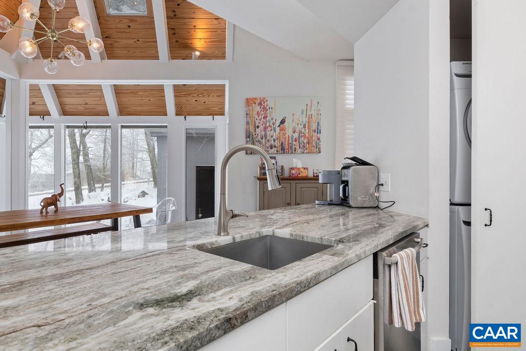 1023 Devils Knob Loop