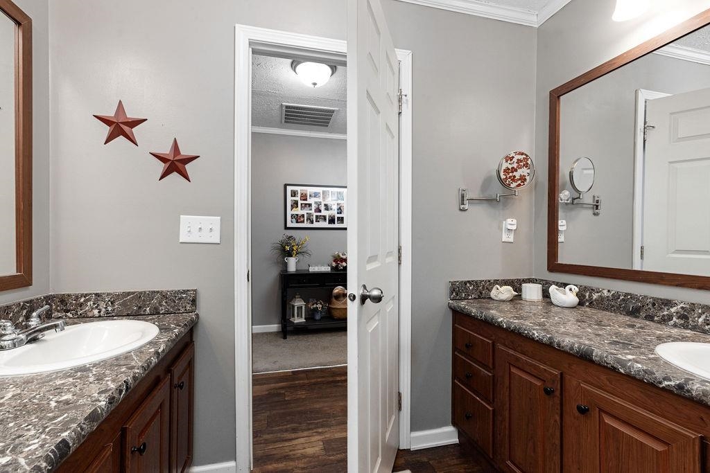 121 Sir Robin Rd