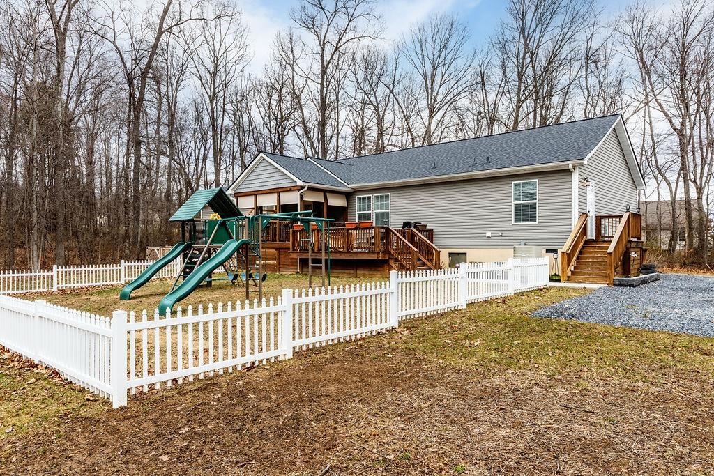 121 Sir Robin Rd