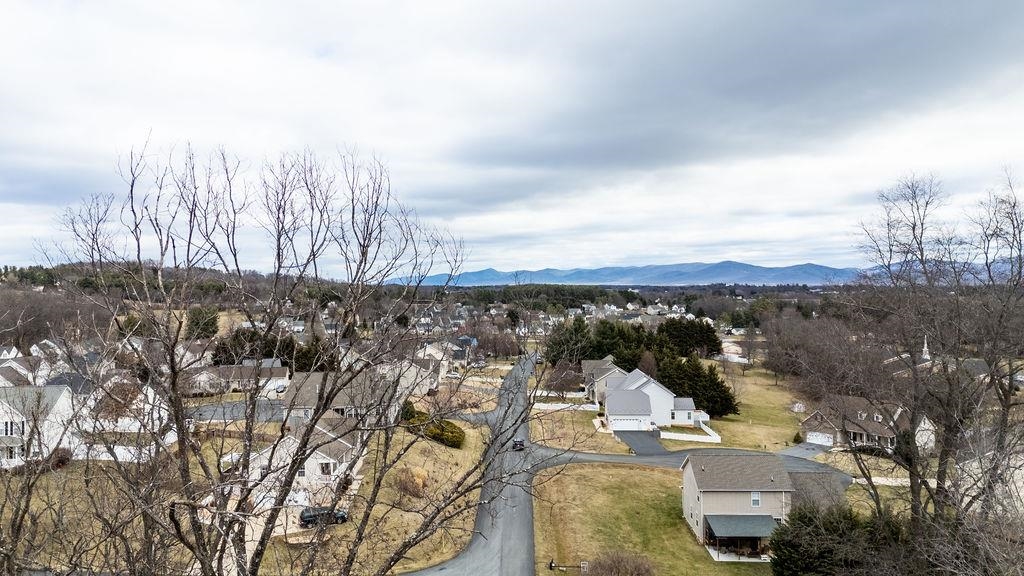121 Sir Robin Rd
