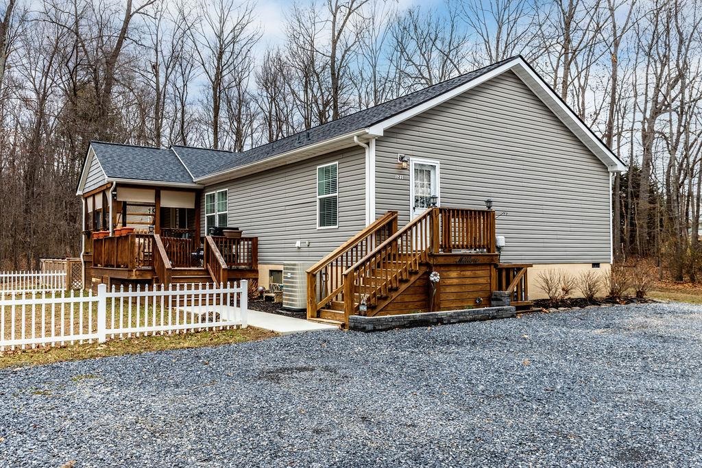 121 Sir Robin Rd