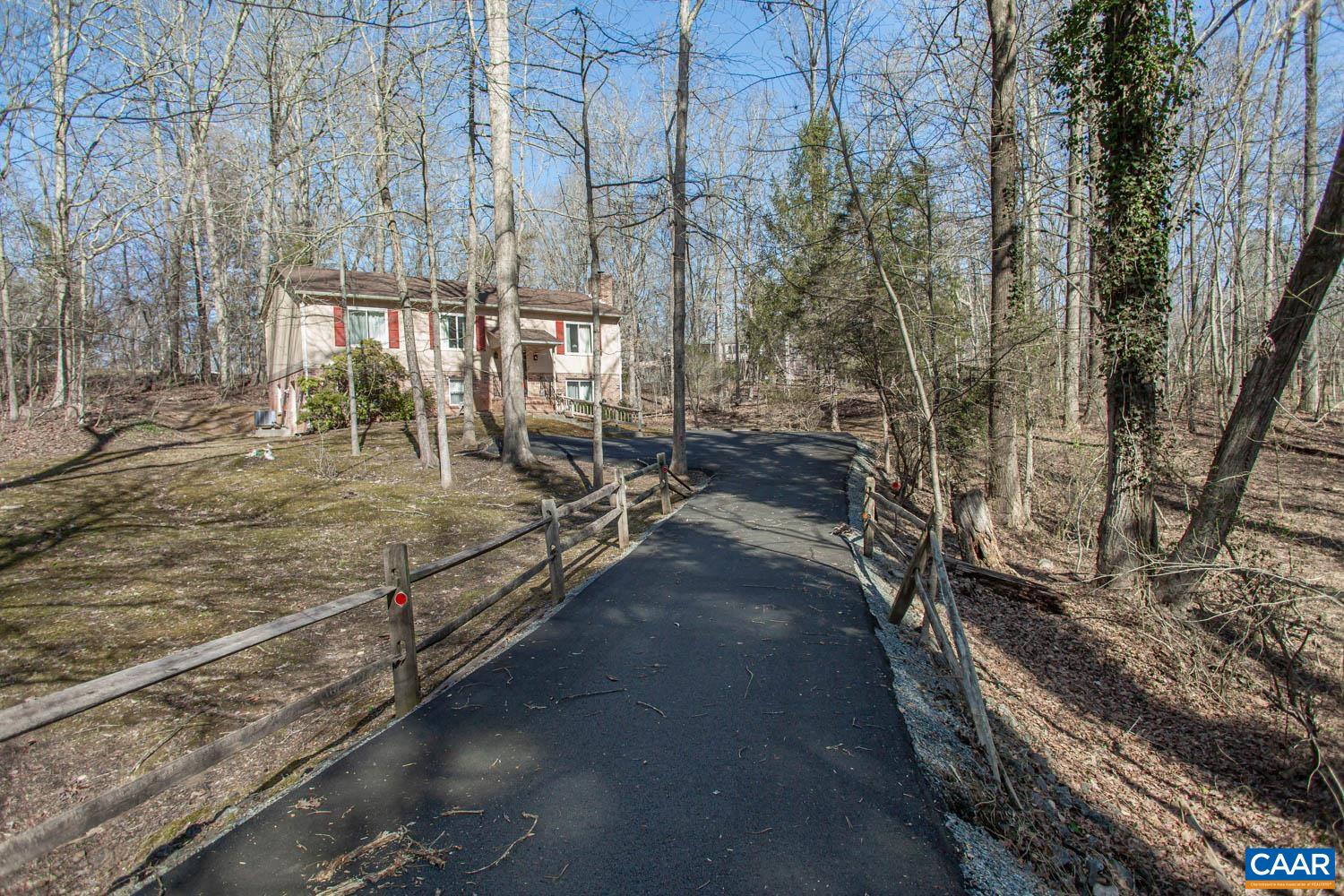 207 Pineridge Ln