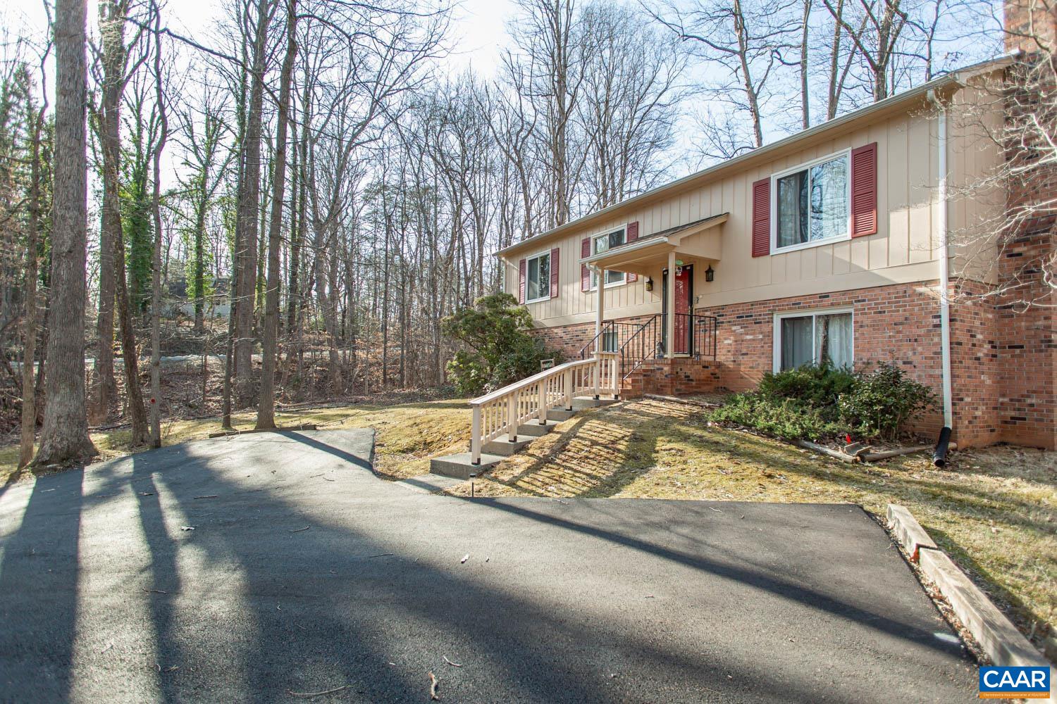 207 Pineridge Ln