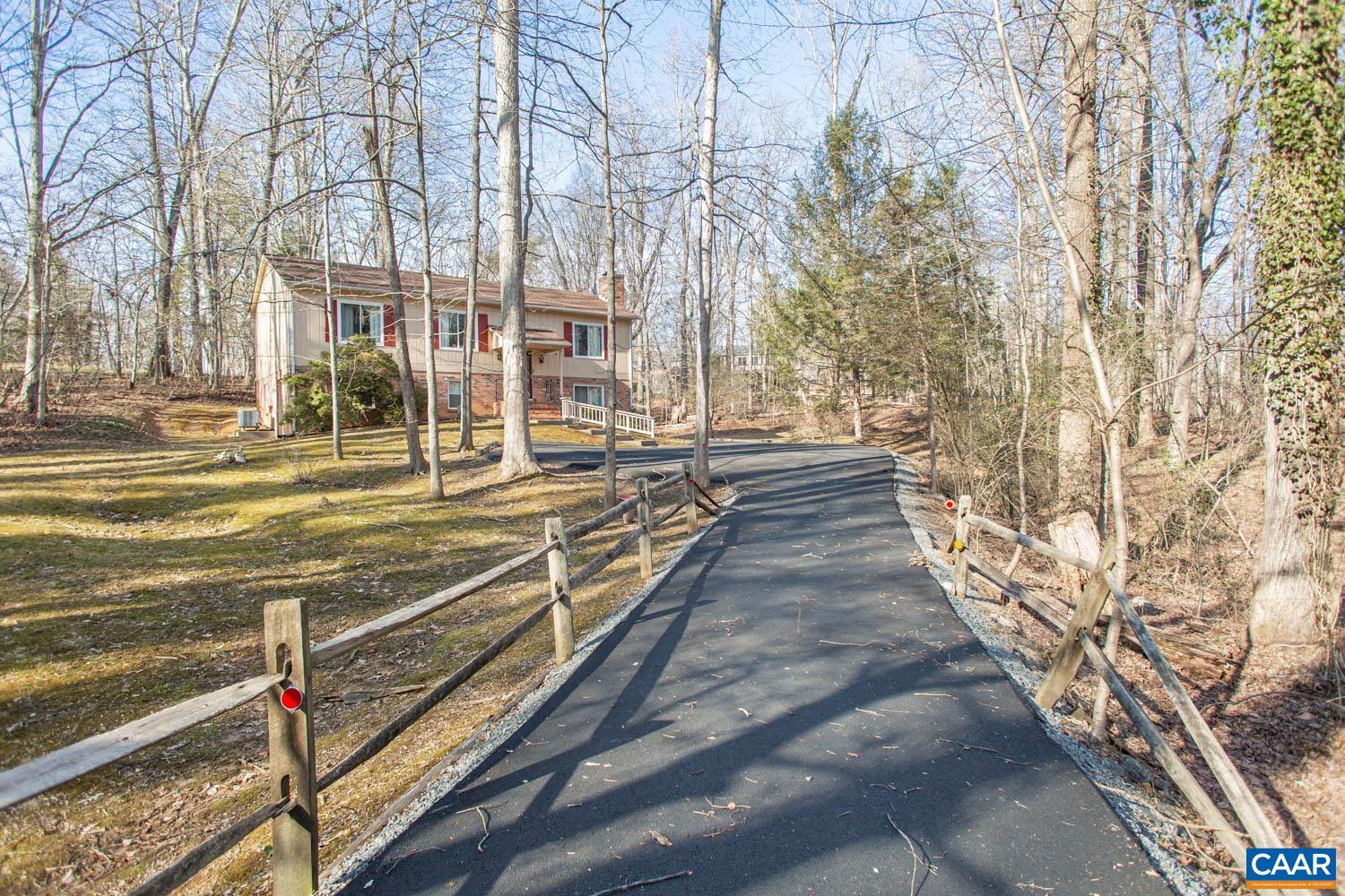 207 Pineridge Ln