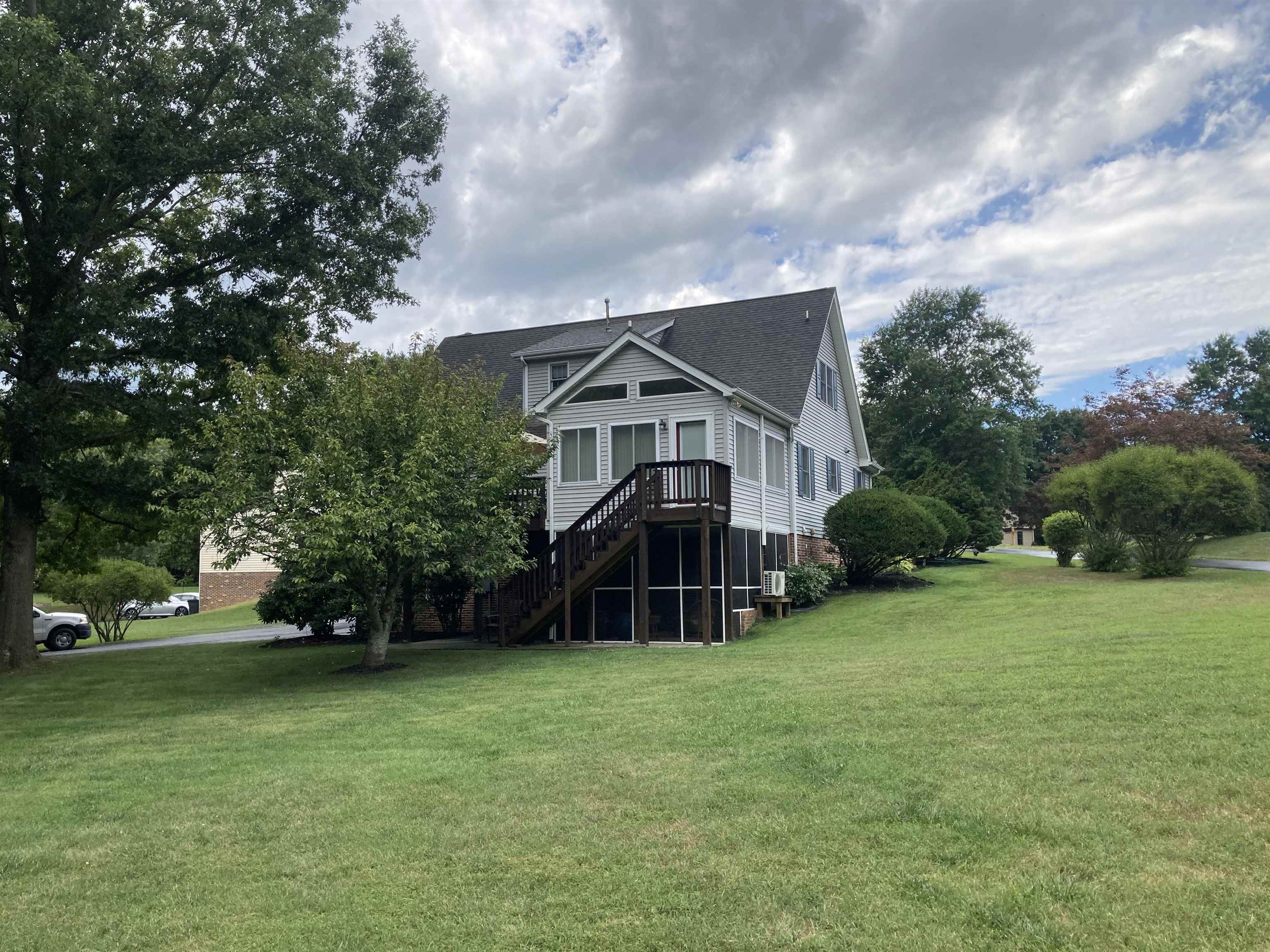 36 Spring Ct