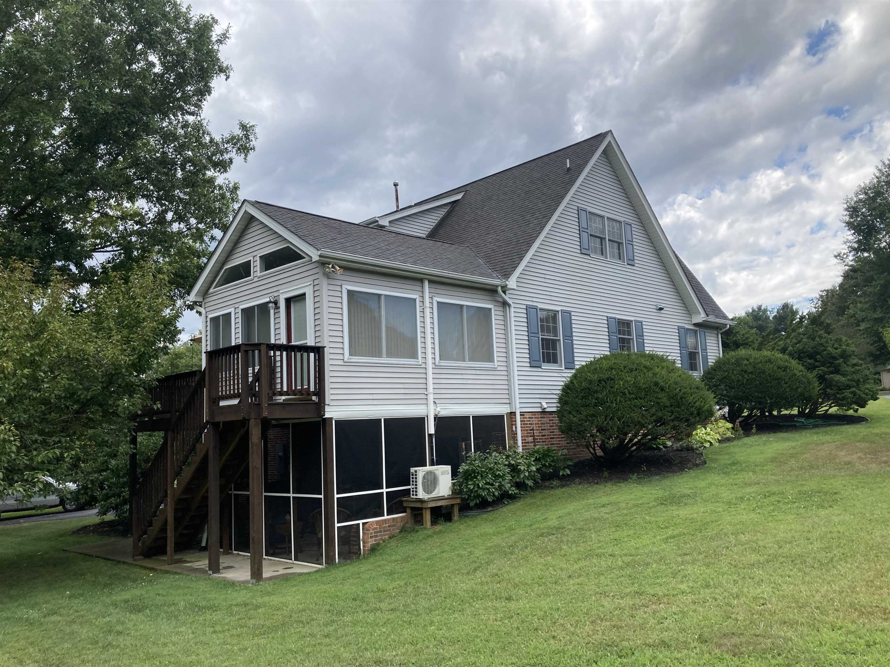 36 Spring Ct