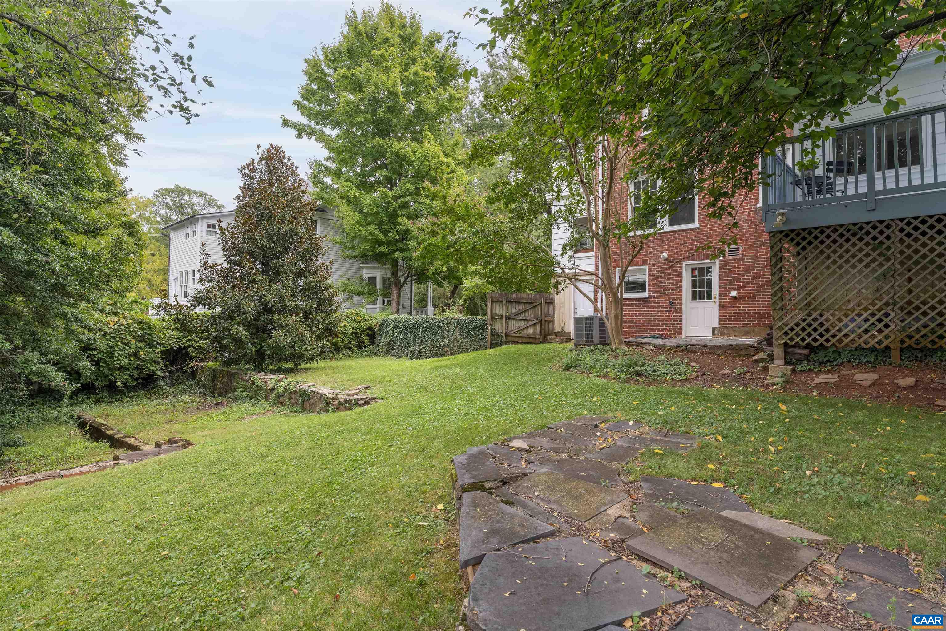883 Locust Ave
