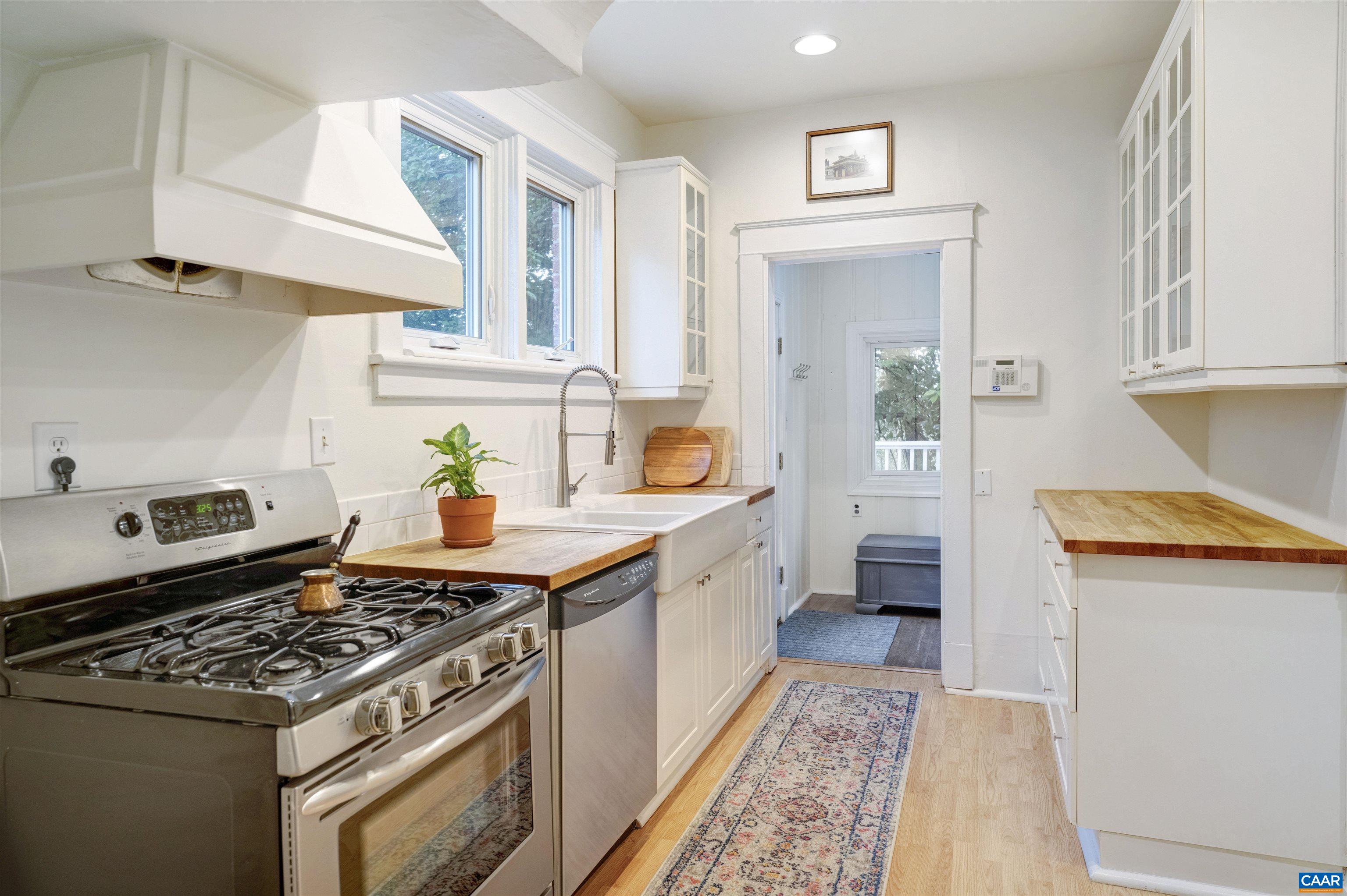 883 Locust Ave