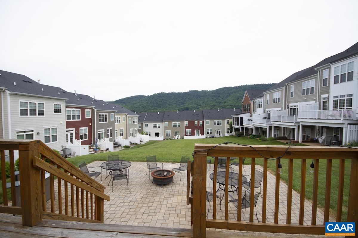 2144 Avinity Loop