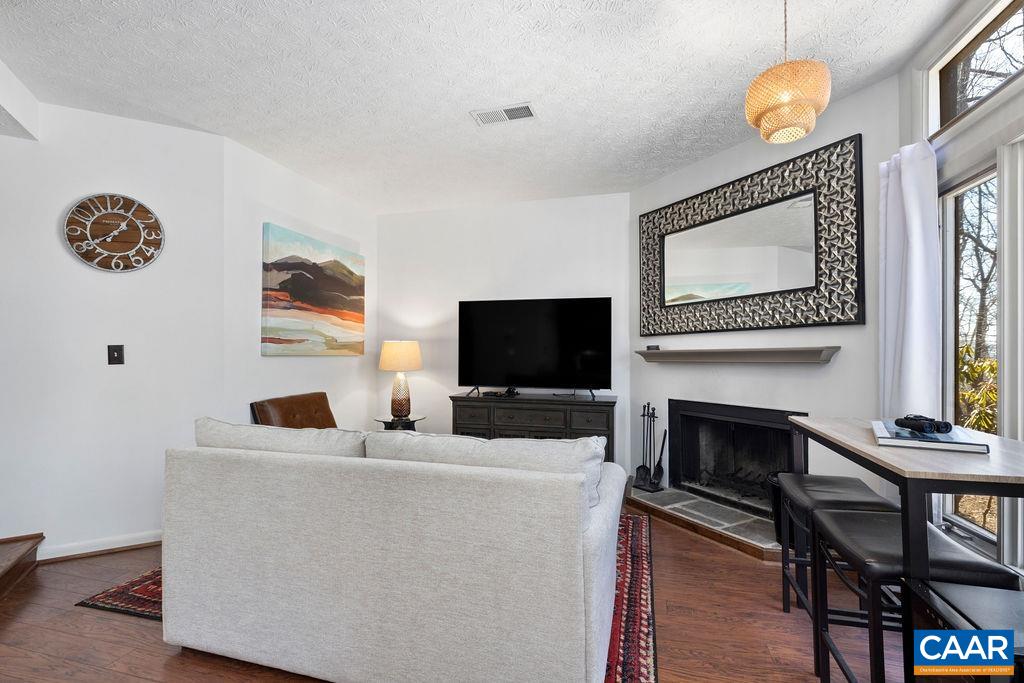 758 Laurelwood Condos