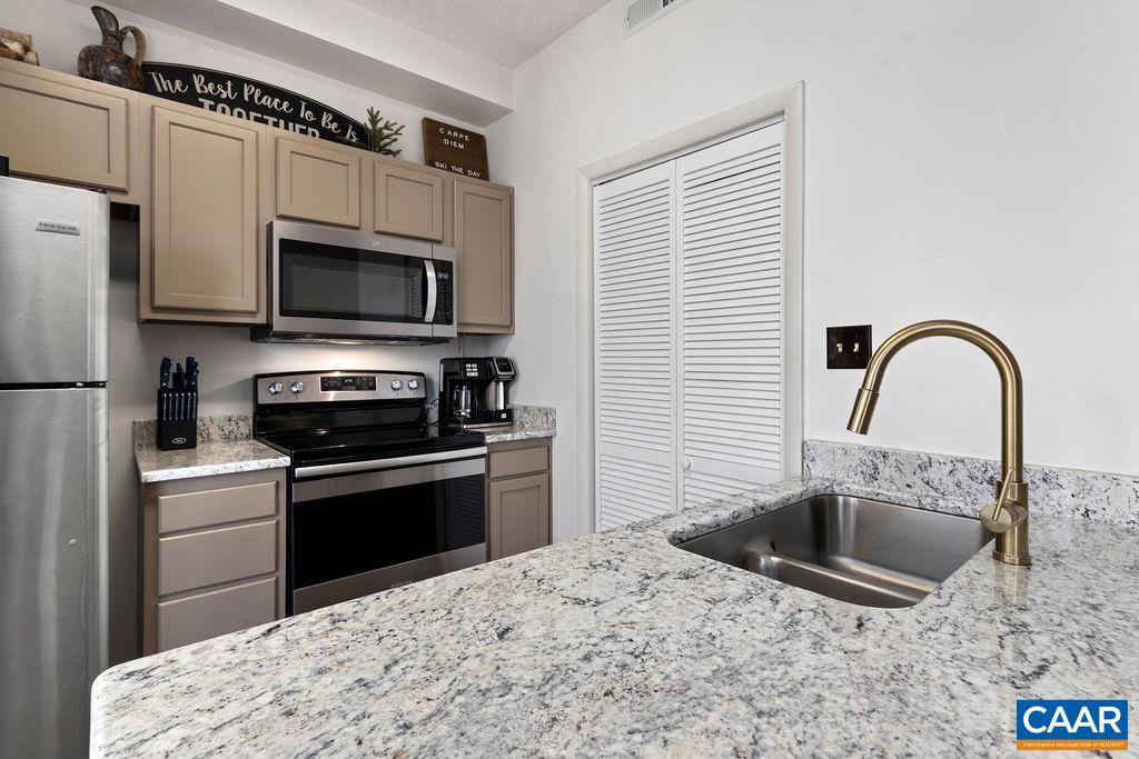 758 Laurelwood Condos