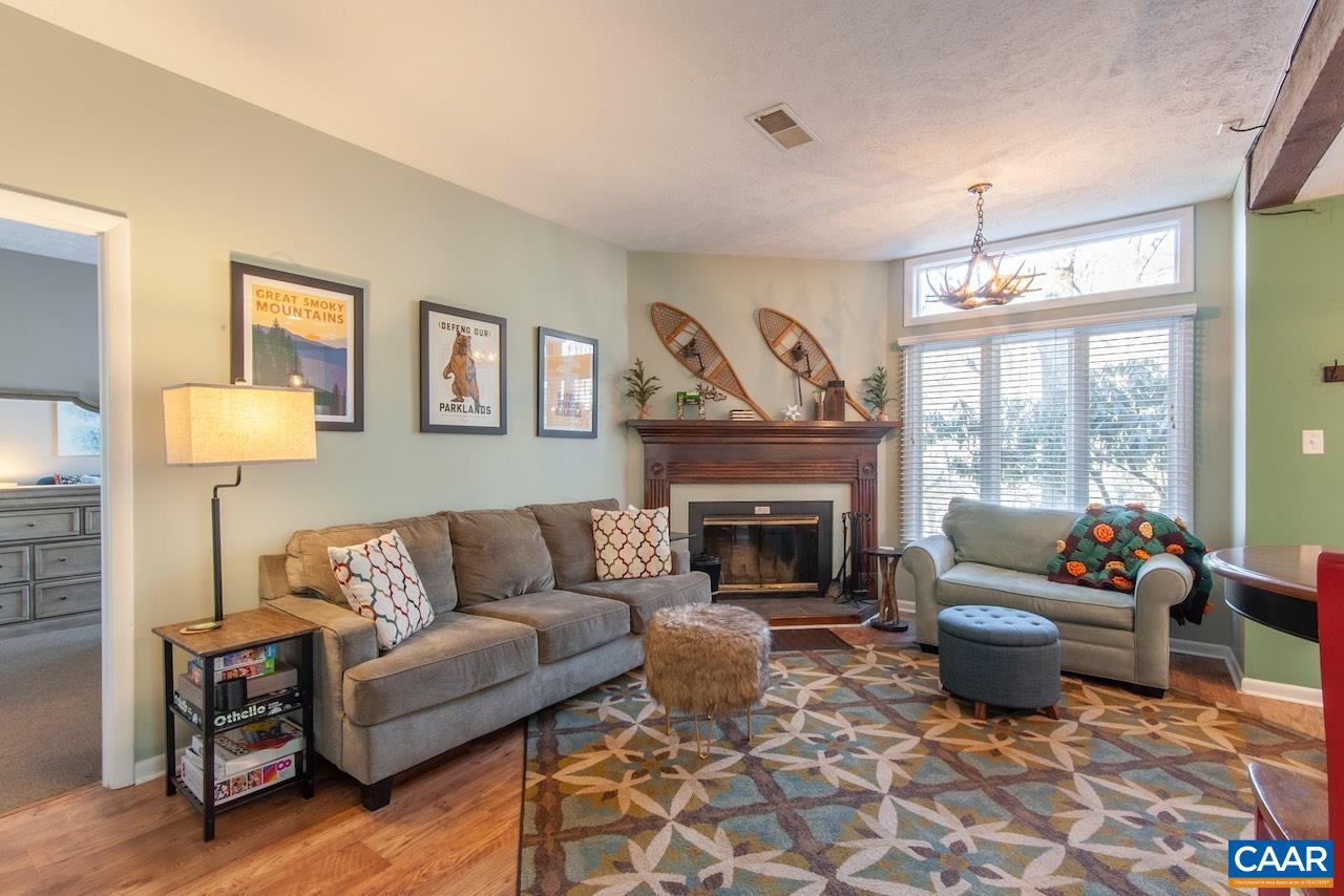 714 Laurelwood Condos