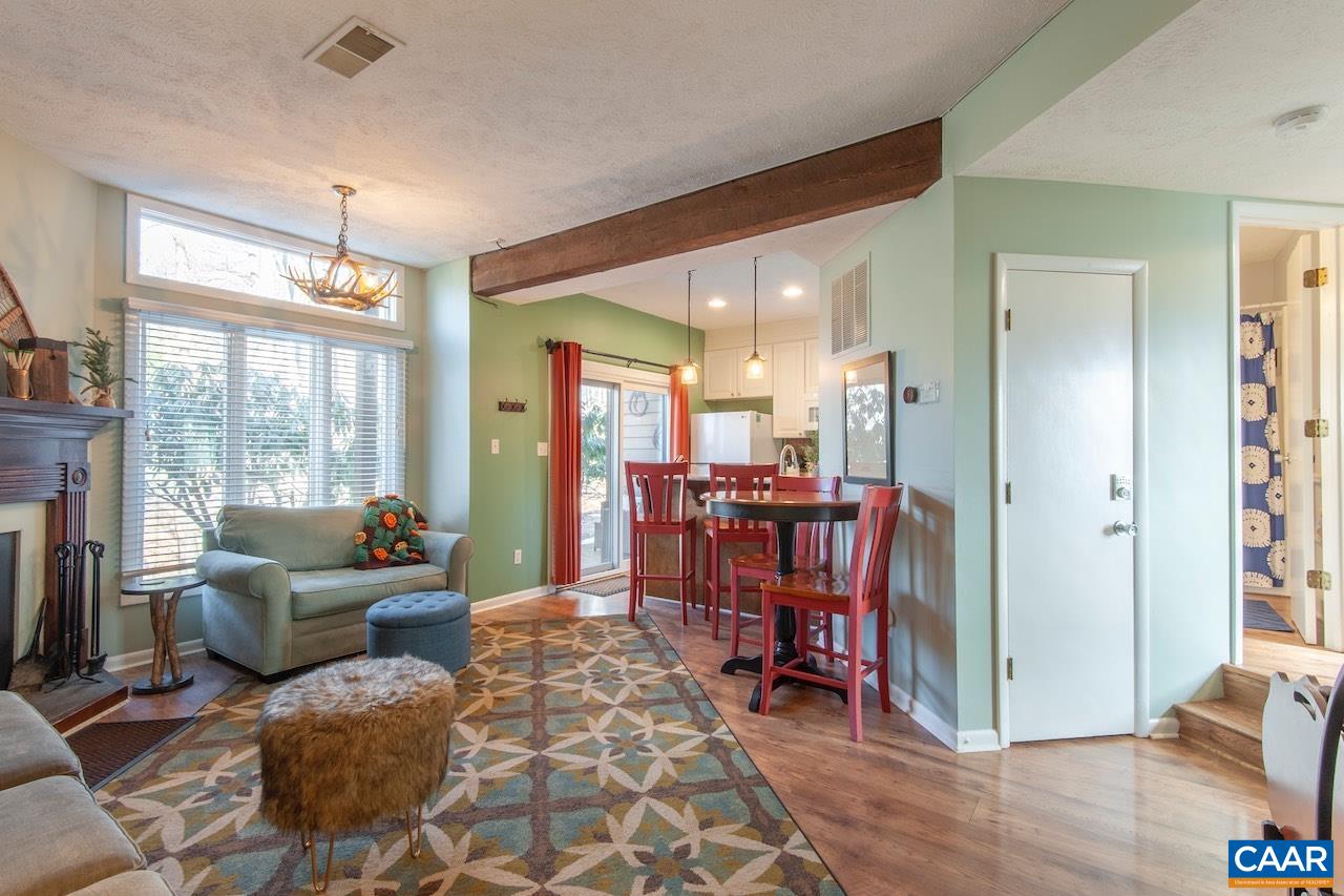 714 Laurelwood Condos