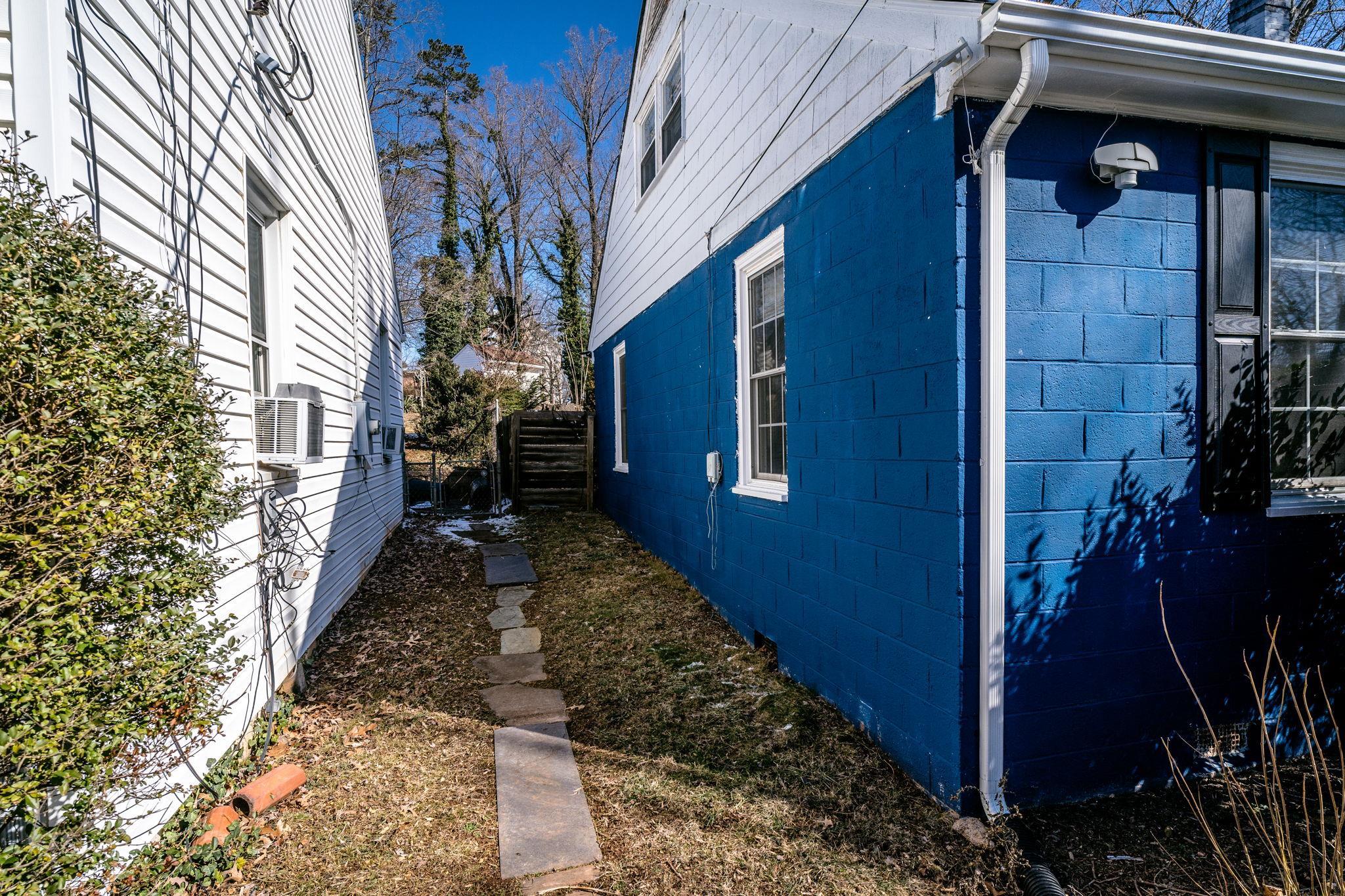212 Shamrock Rd