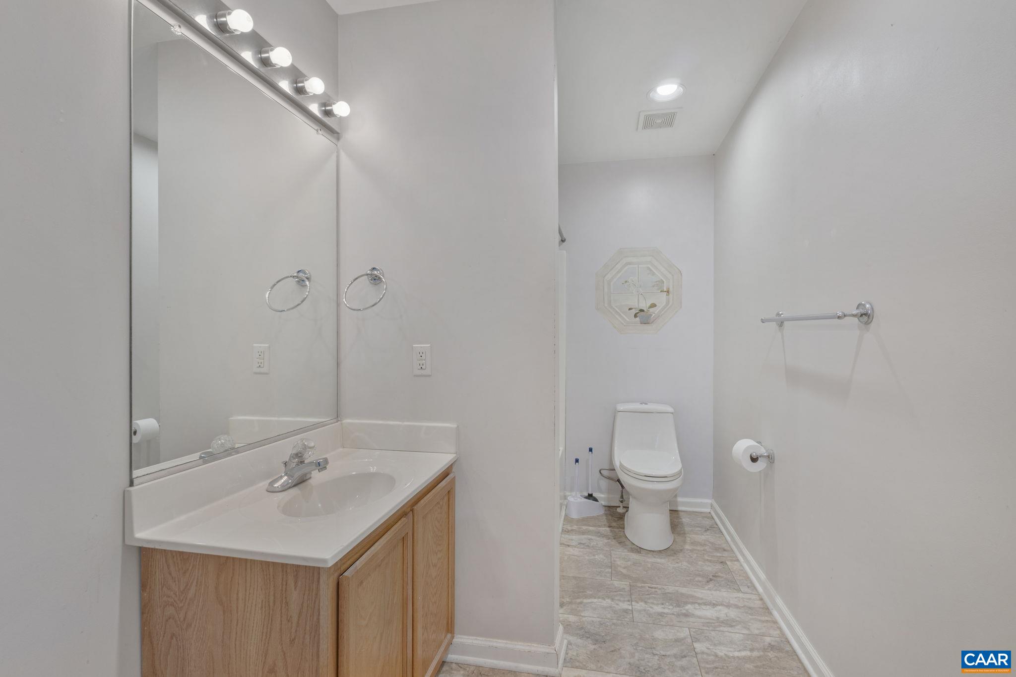 39 Riverside Dr