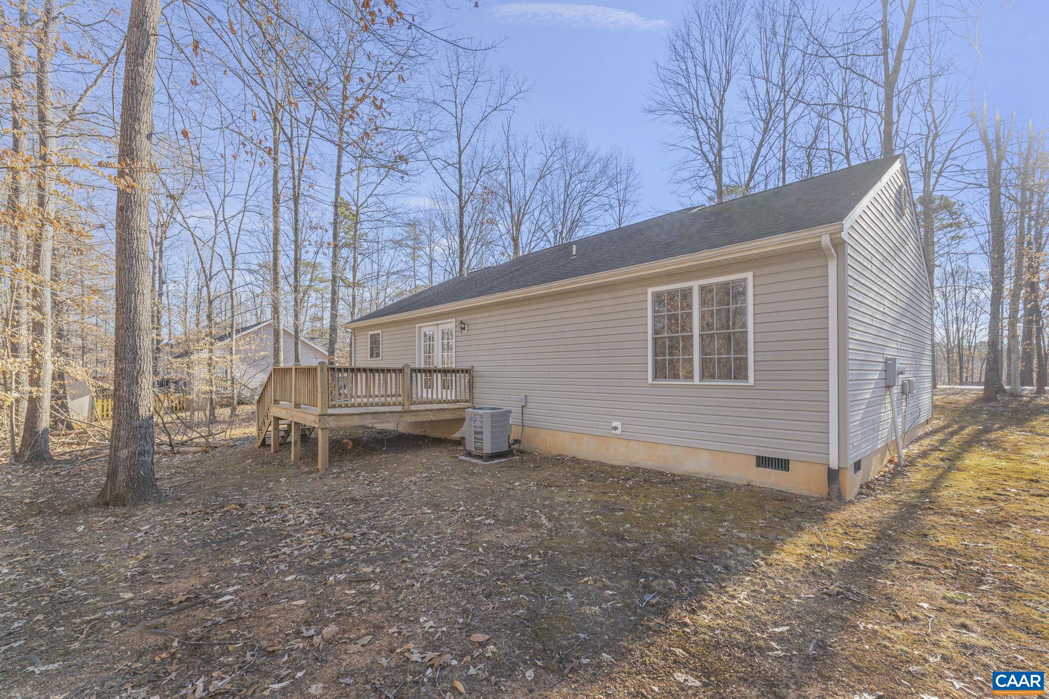39 Riverside Dr