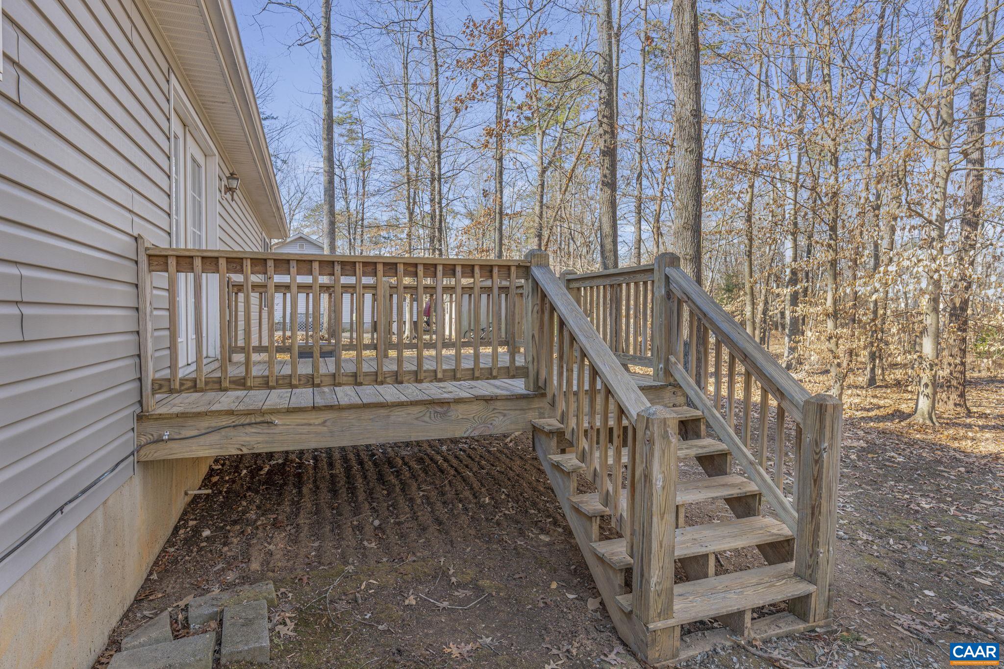 39 Riverside Dr
