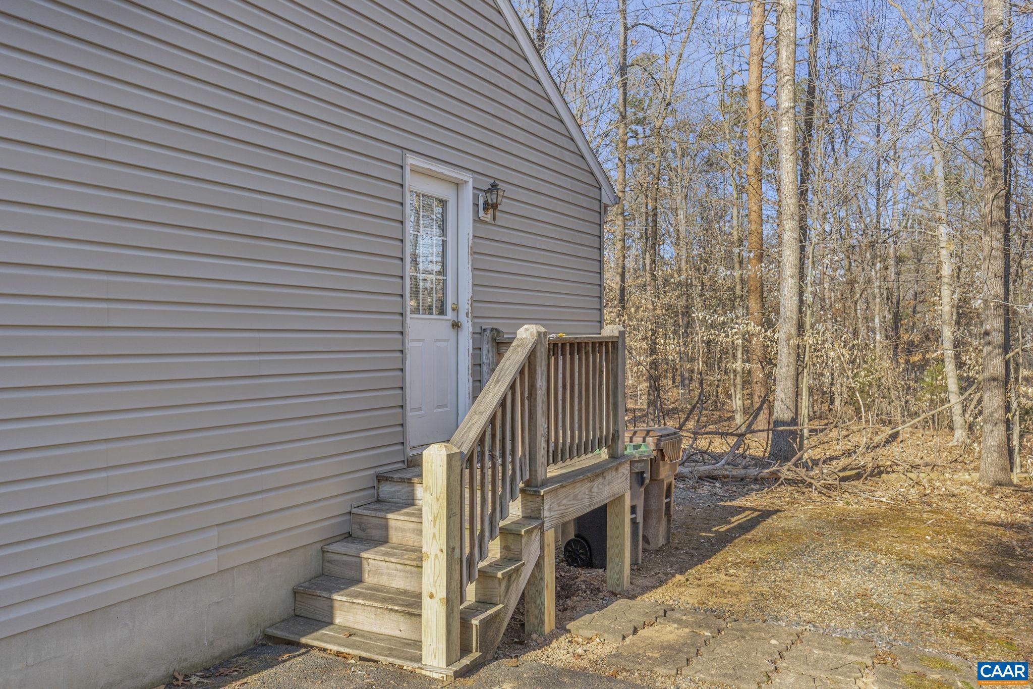 39 Riverside Dr
