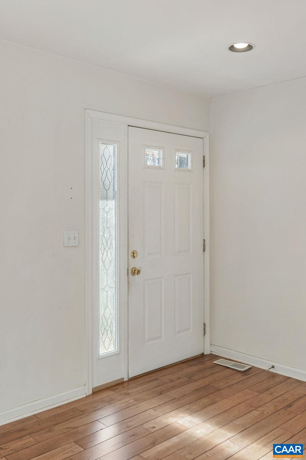 39 Riverside Dr