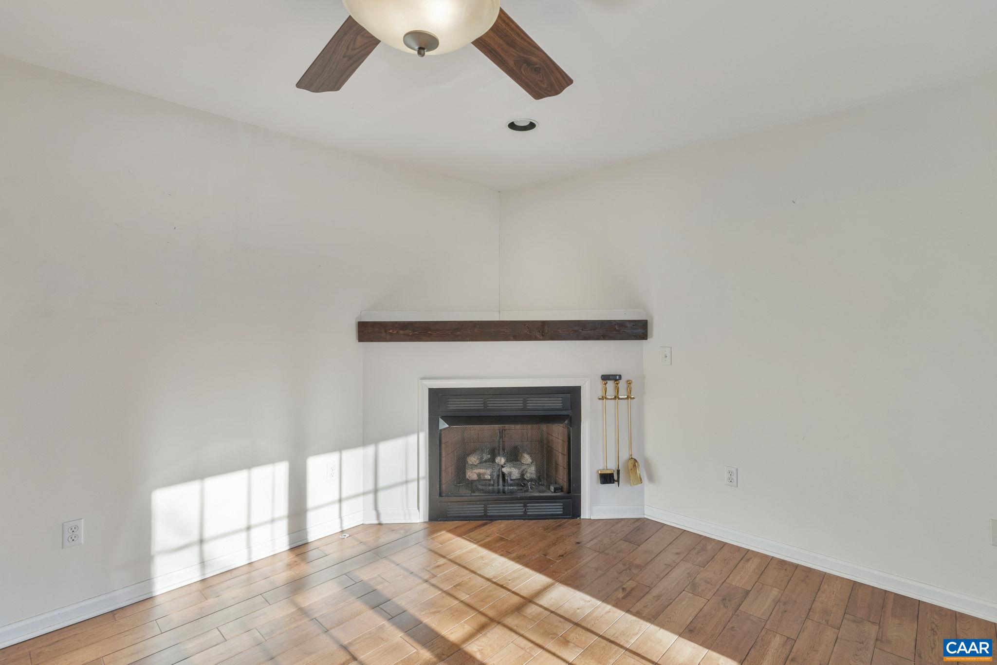39 Riverside Dr