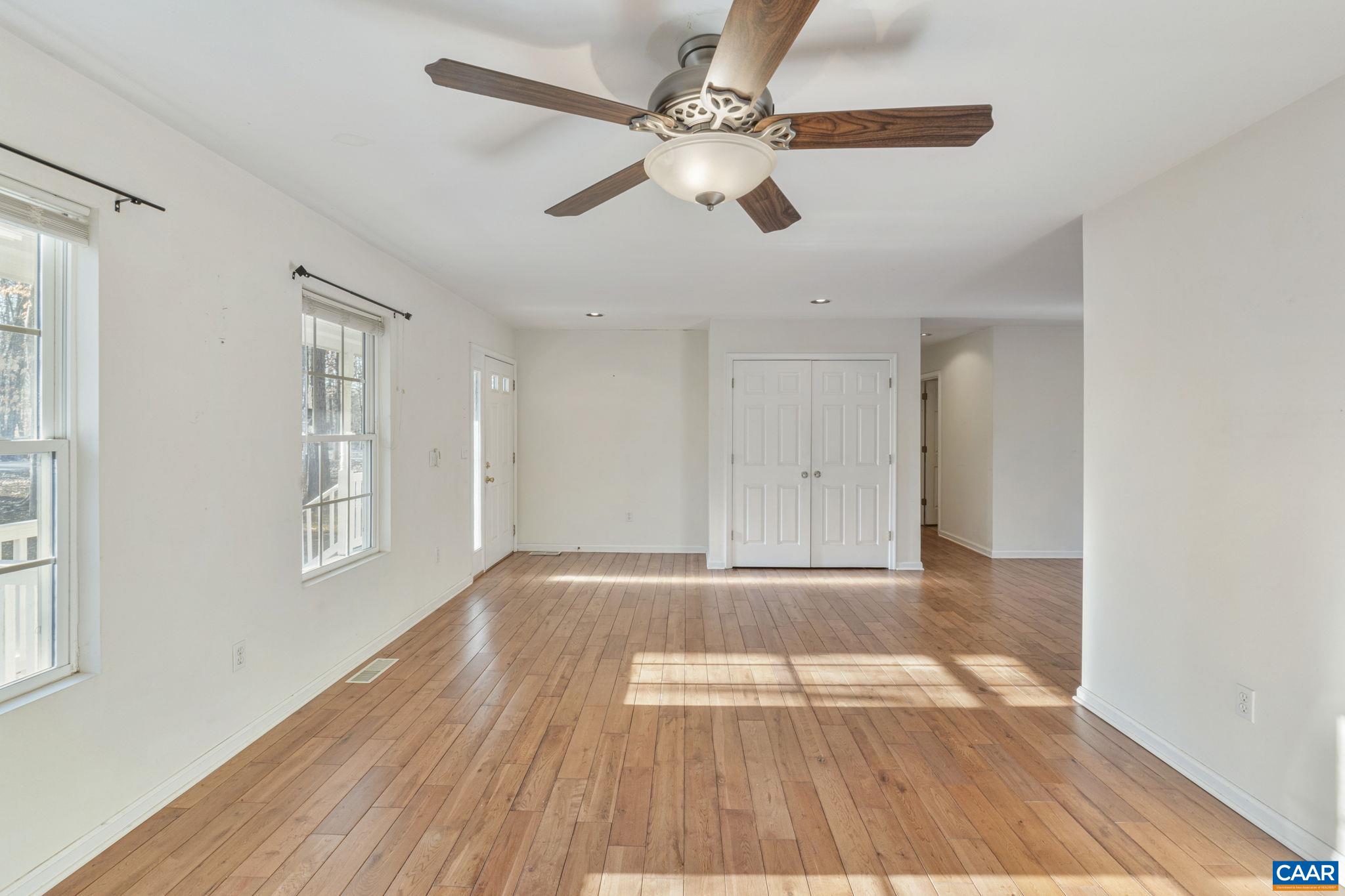 39 Riverside Dr