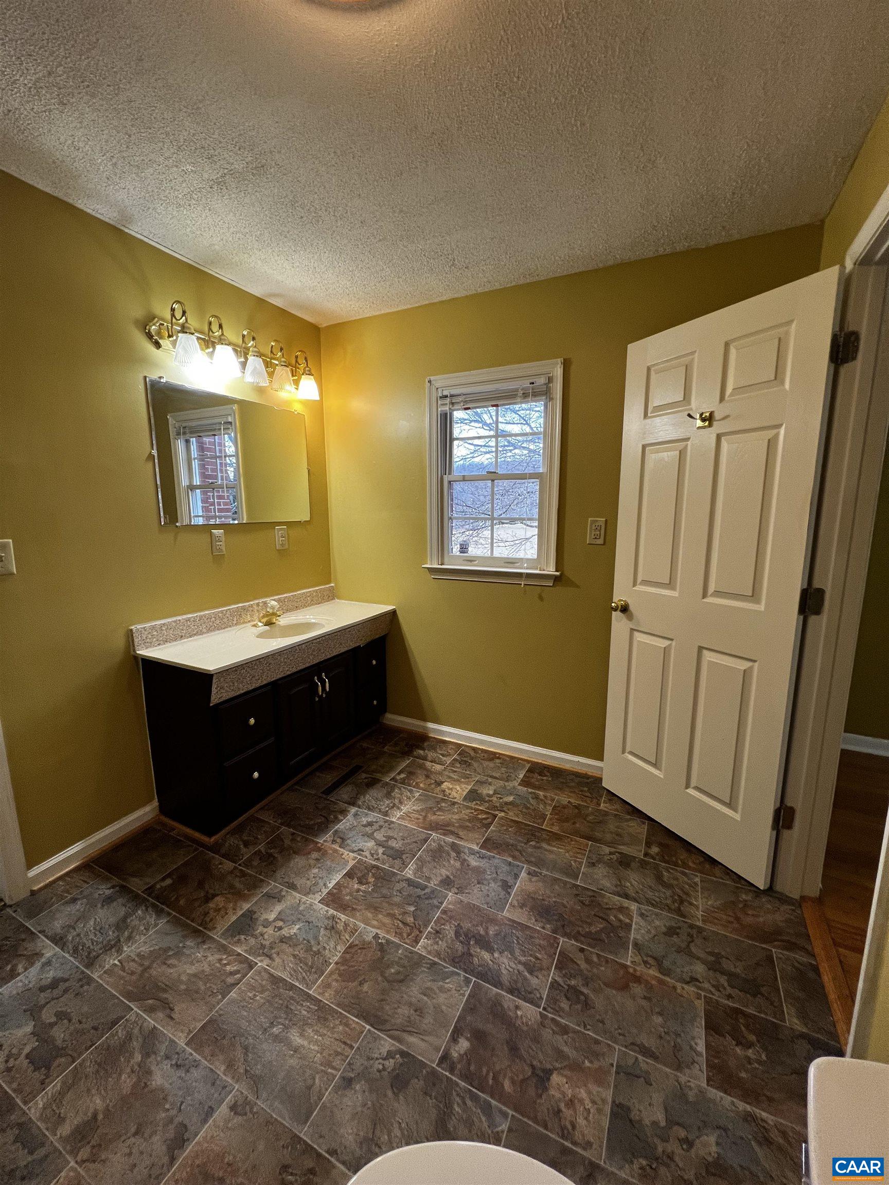 1535 Estaline Valley Rd