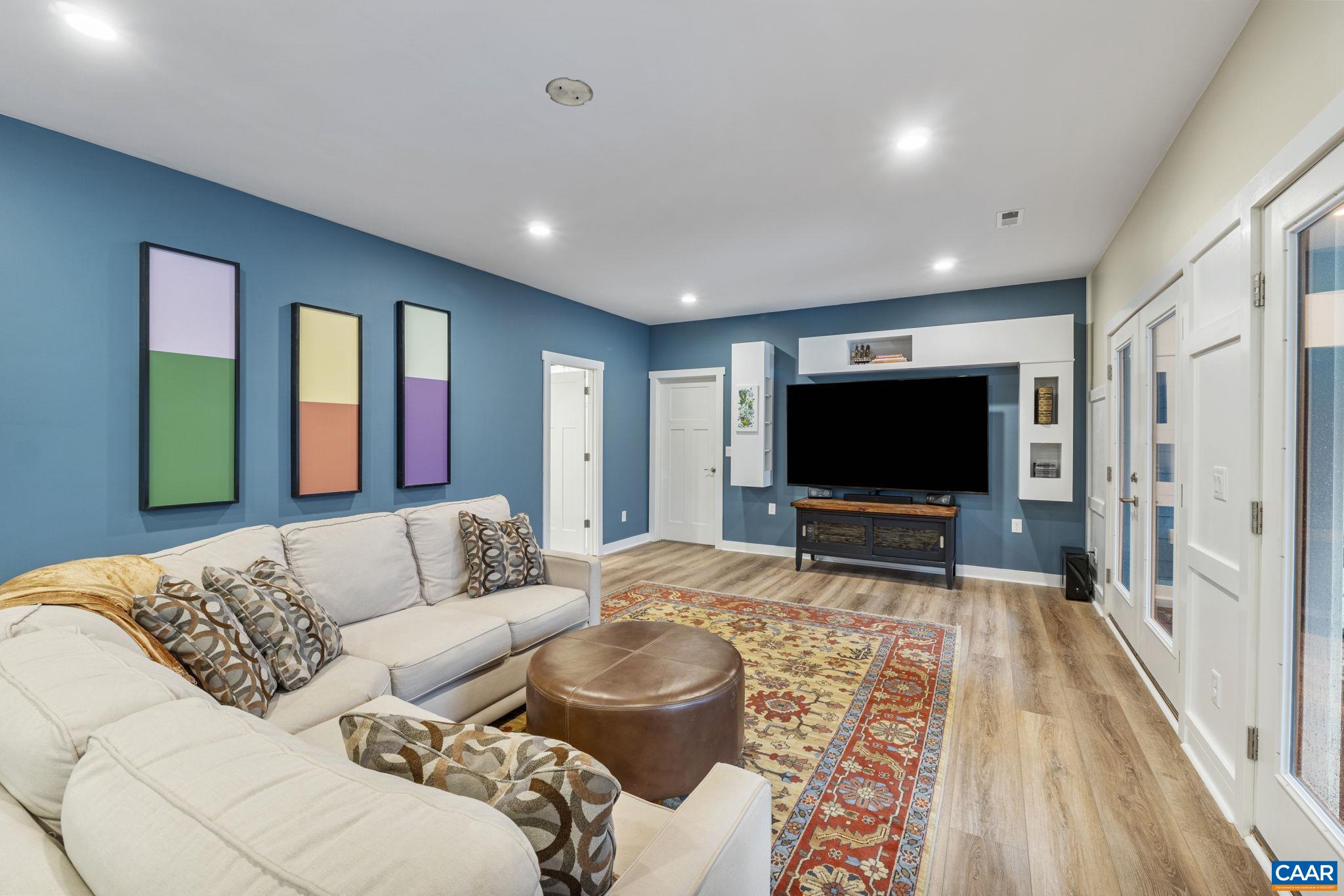 100 Pine Shadow Ct