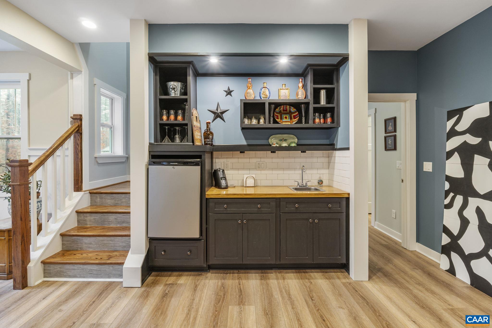 100 Pine Shadow Ct