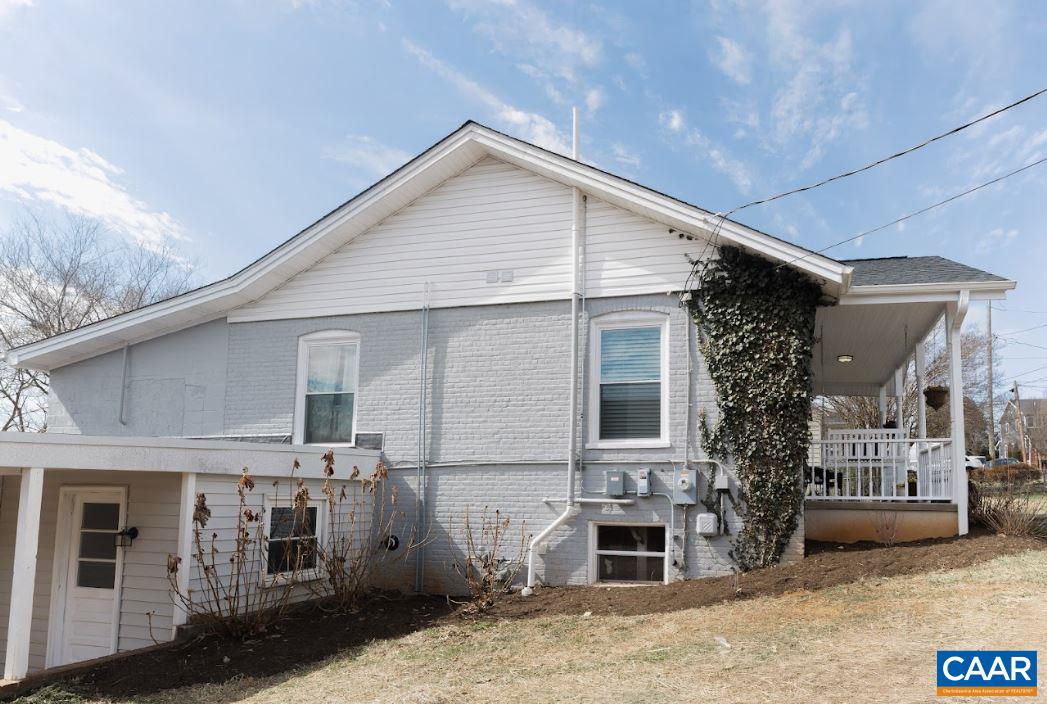 1412 Midland St