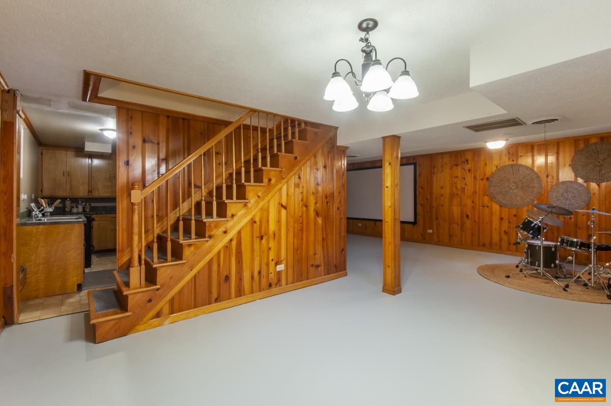 202 Azalea Dr