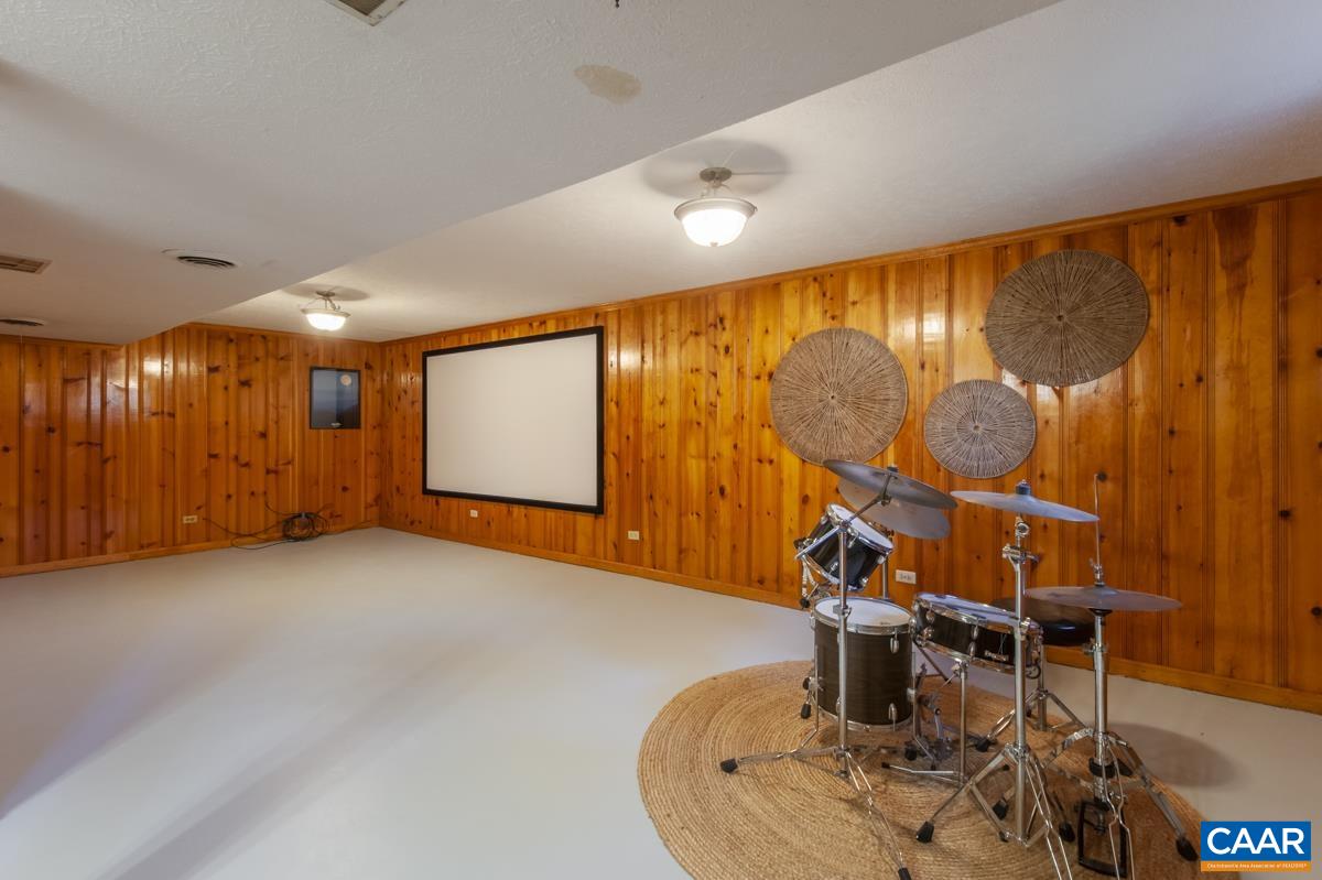 202 Azalea Dr