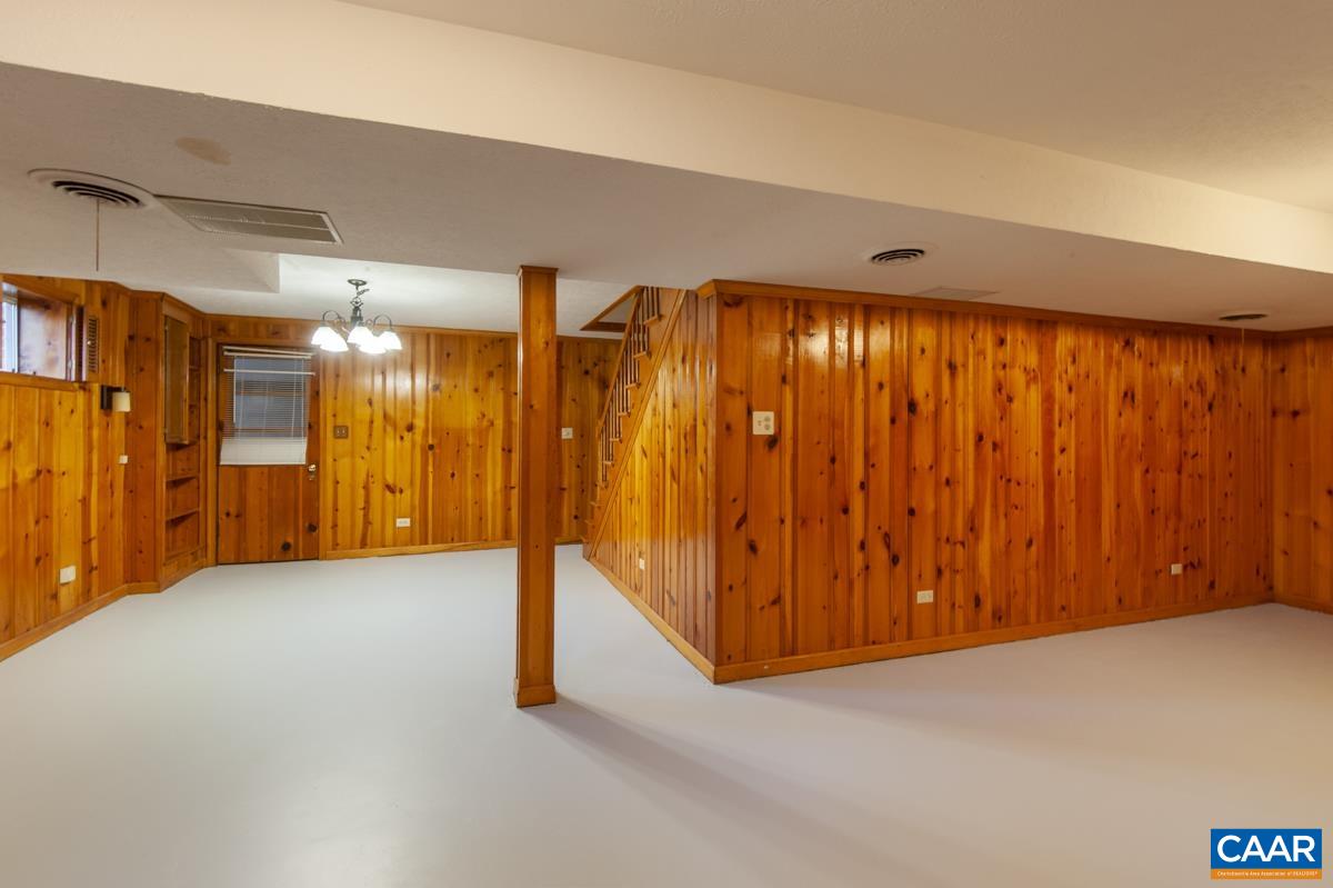 202 Azalea Dr