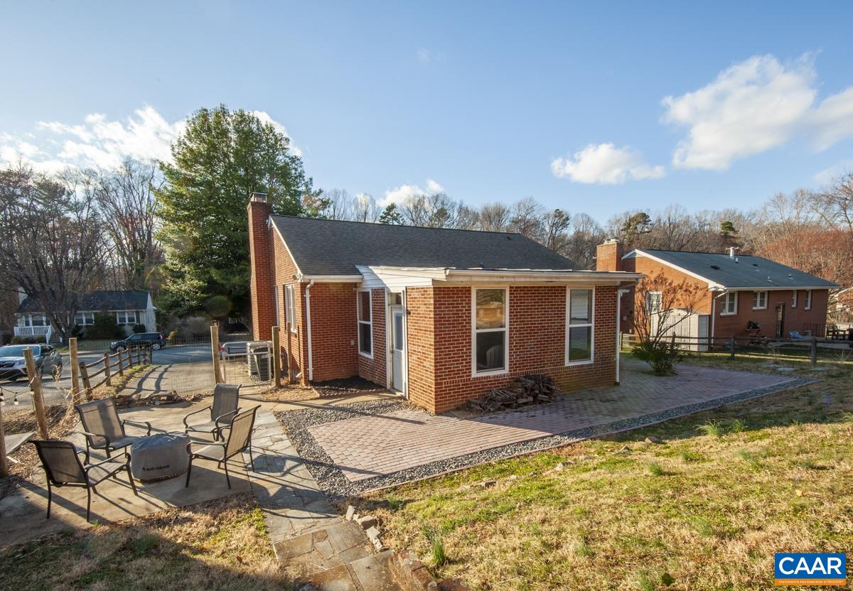 202 Azalea Dr
