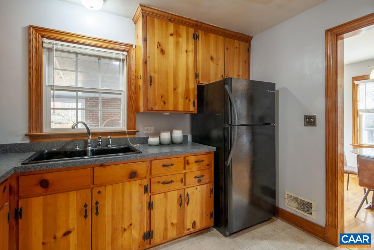 202 Azalea Dr