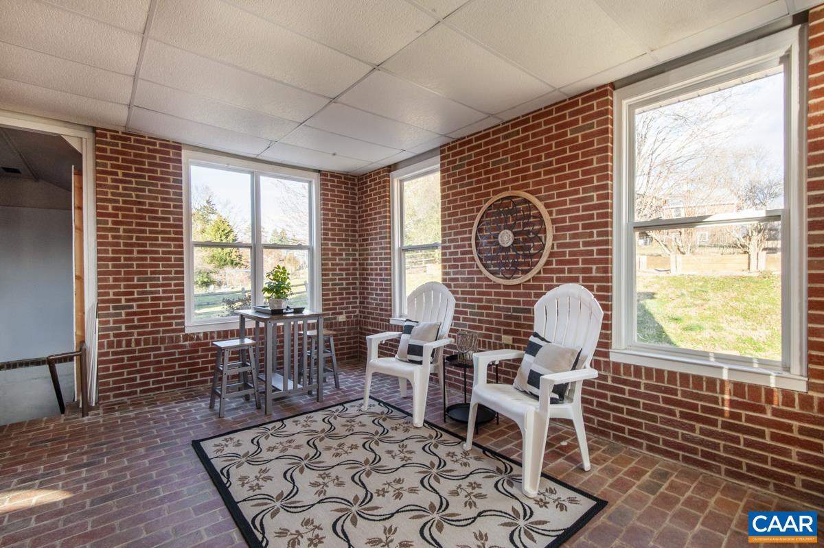 202 Azalea Dr