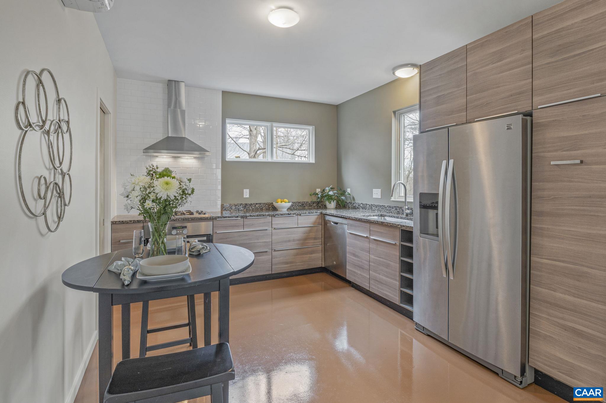 111 Riverbluff Cir