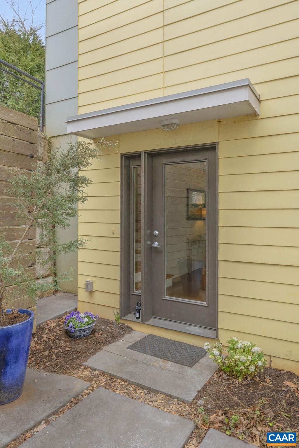 111 Riverbluff Cir